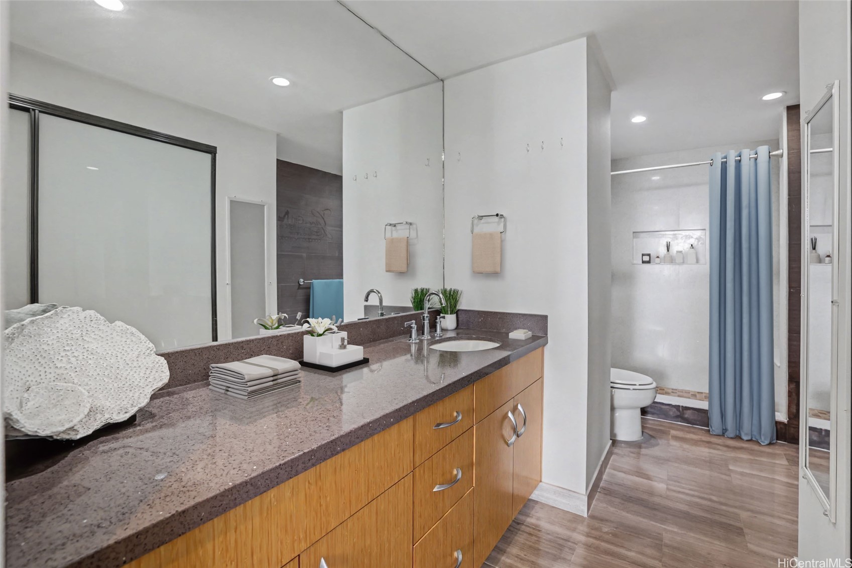 500 University Avenue 904 Property Photo 11