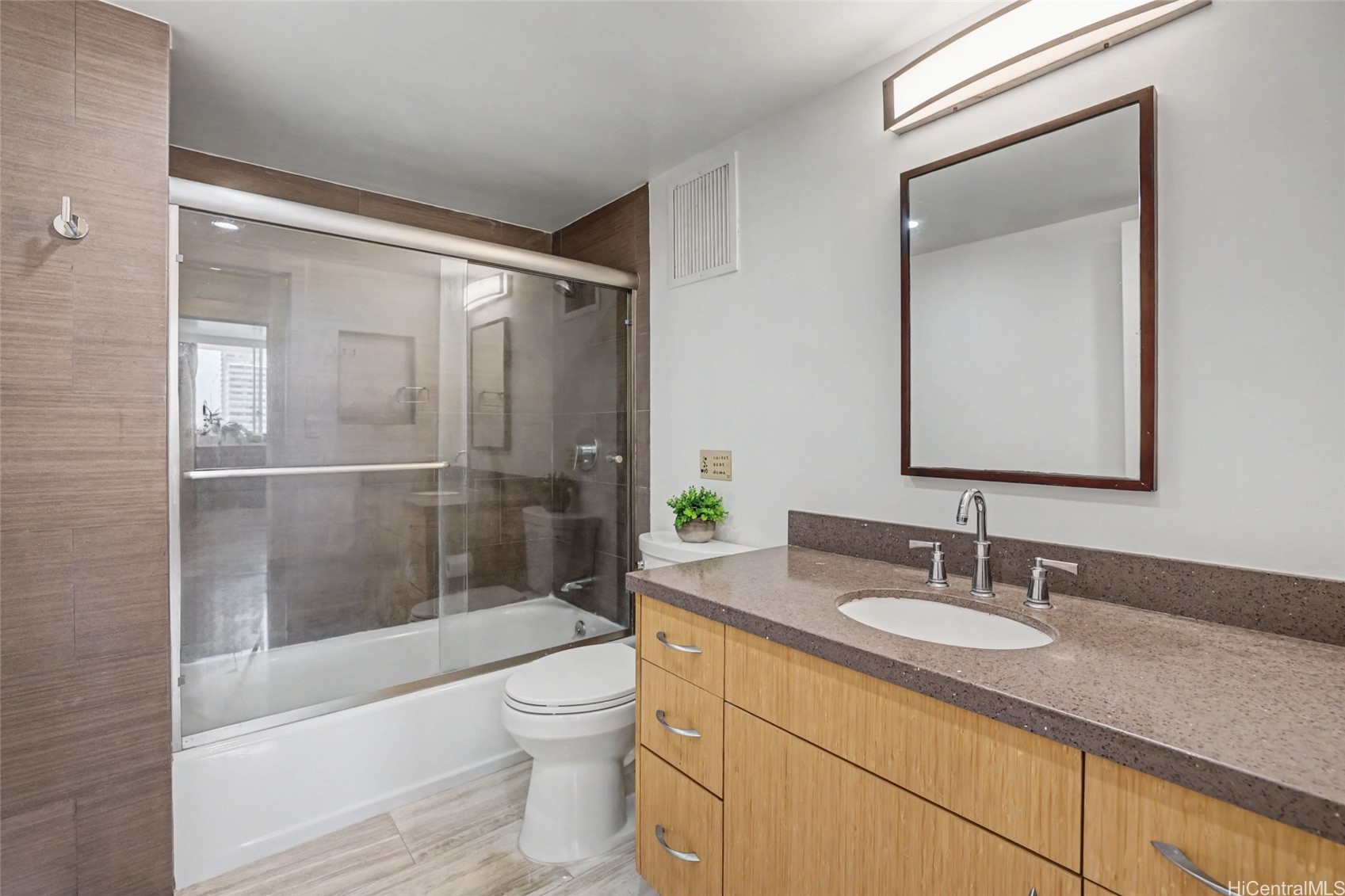500 University Avenue 904 Property Photo 14