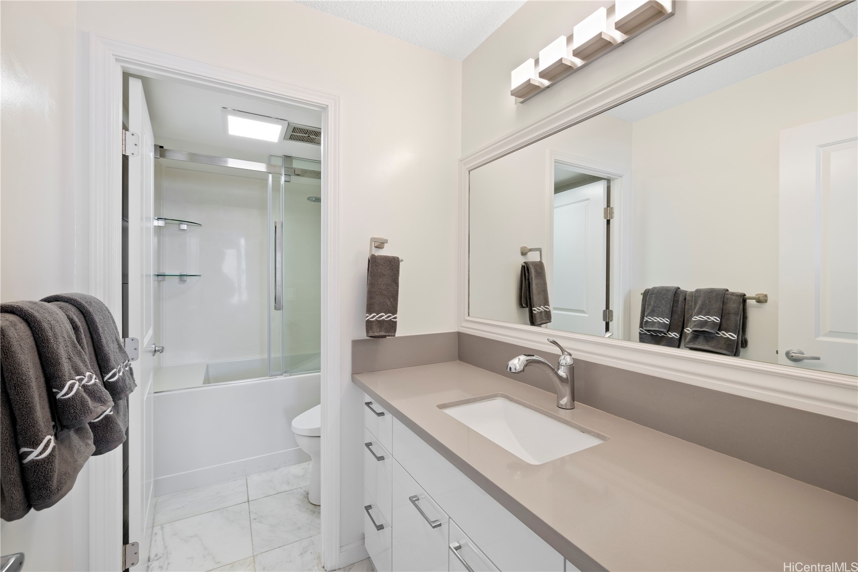 2240 Kuhio Avenue 3201 Property Photo 16