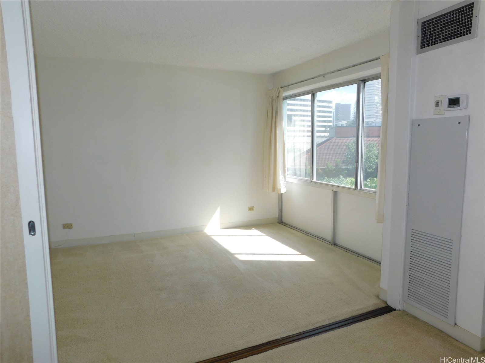 710 Lunalilo Street 301 Property Photo 4
