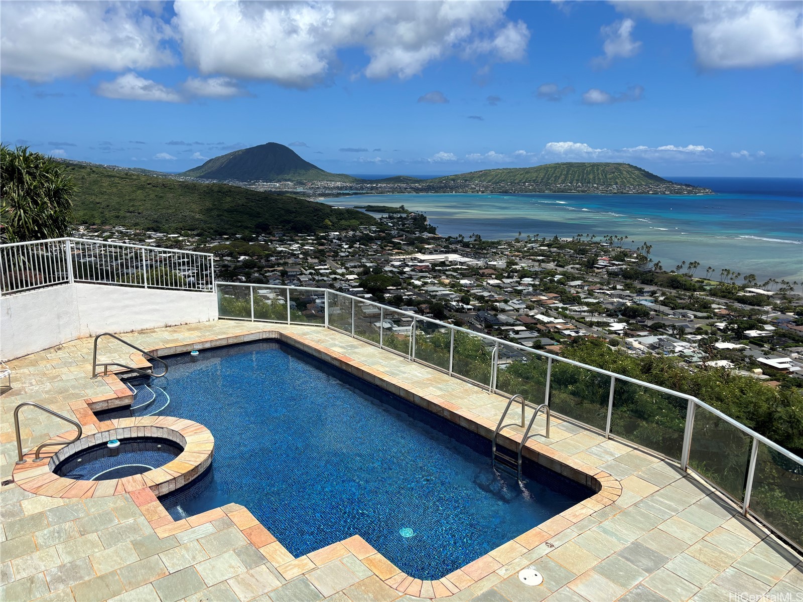 483 Maono Loop Property Photo 2