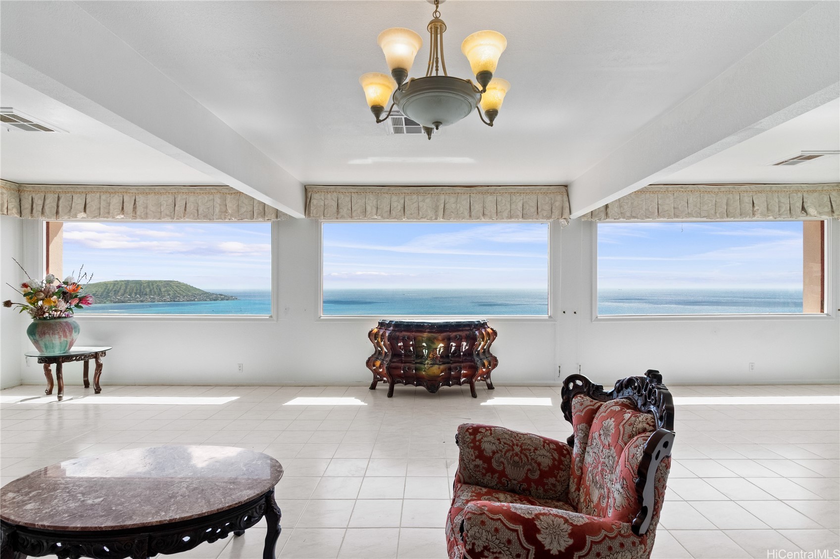 483 Maono Loop Property Photo 4