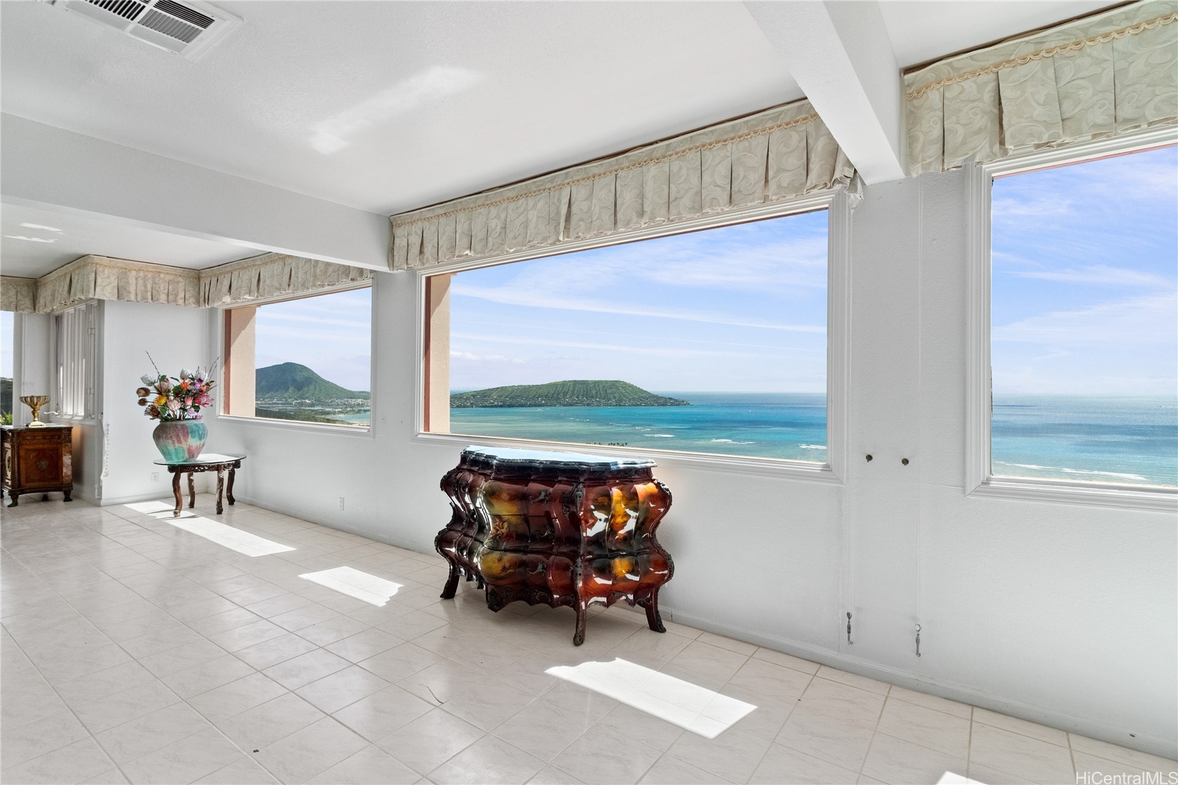 483 Maono Loop Property Photo 5