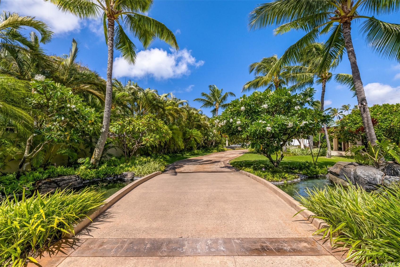 255 & 257 Portlock Road Property Photo 14