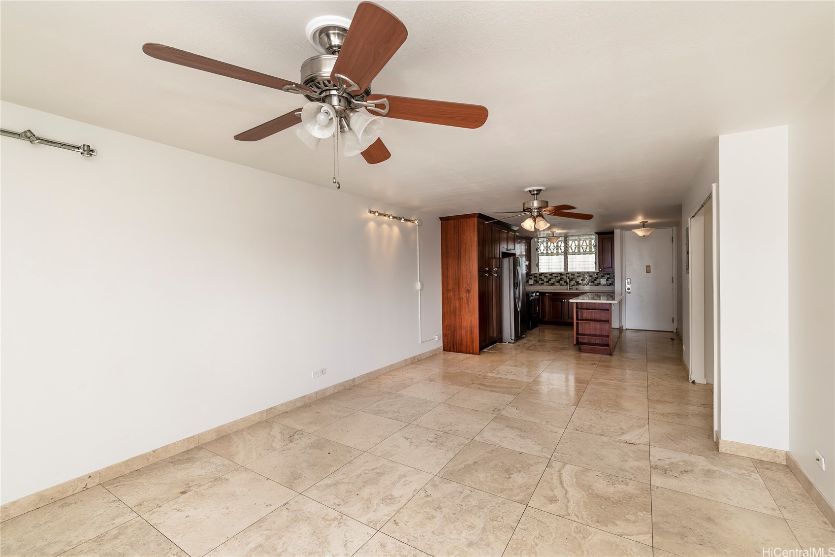 469 Ena Road 1405 Property Photo 5