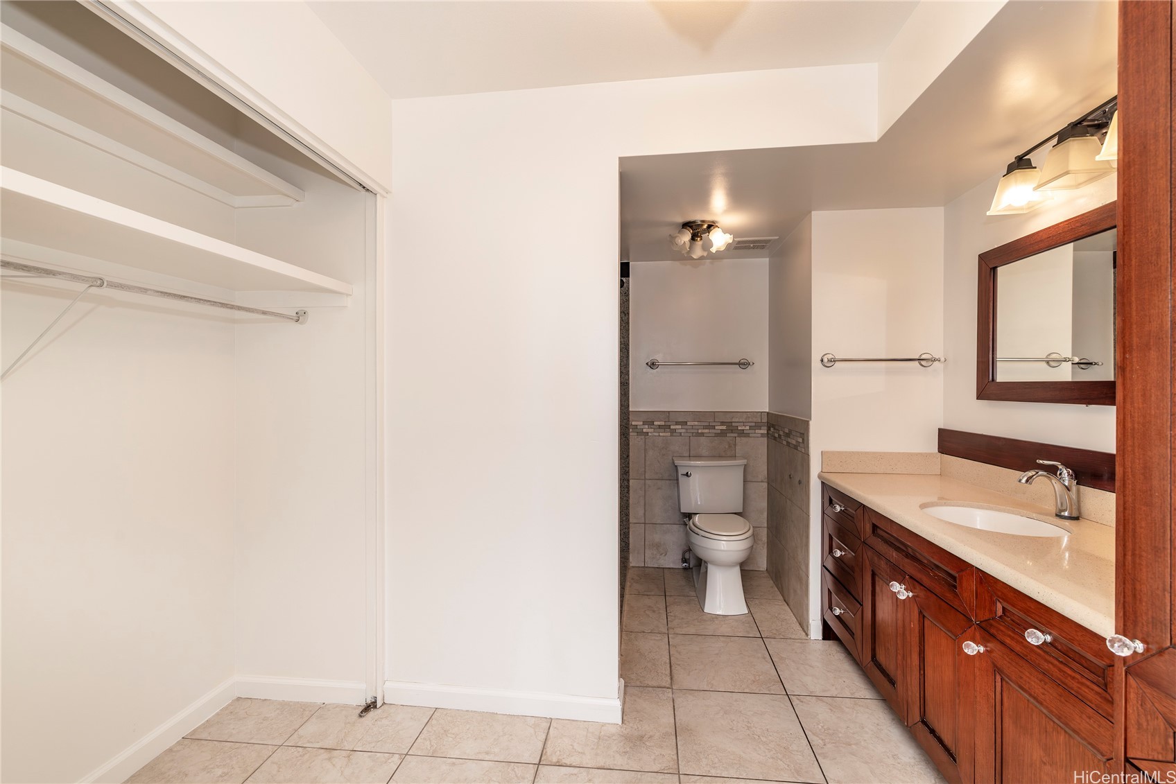 469 Ena Road 1405 Property Photo 13