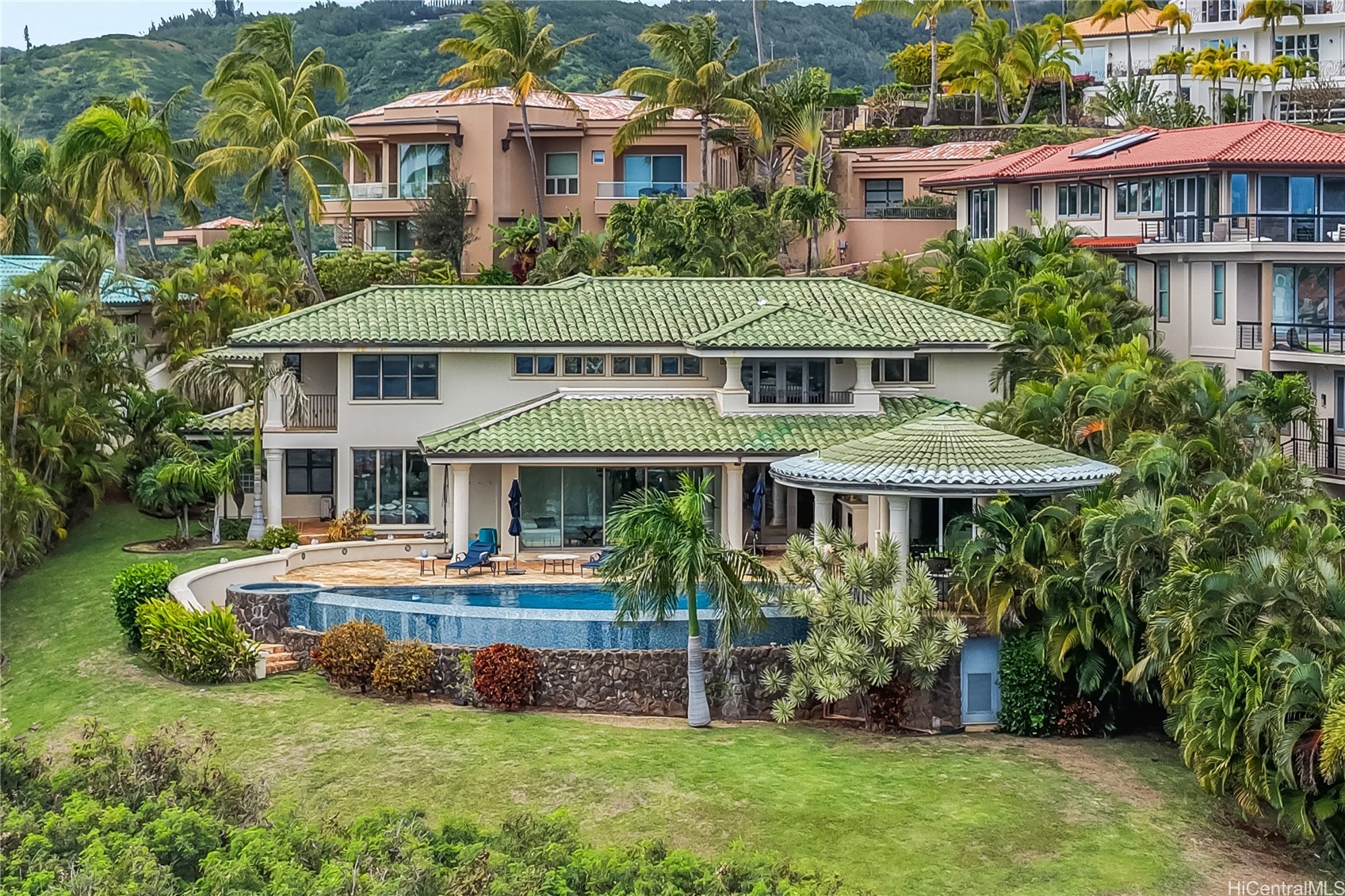 525 Moaniala Street Property Photo 1