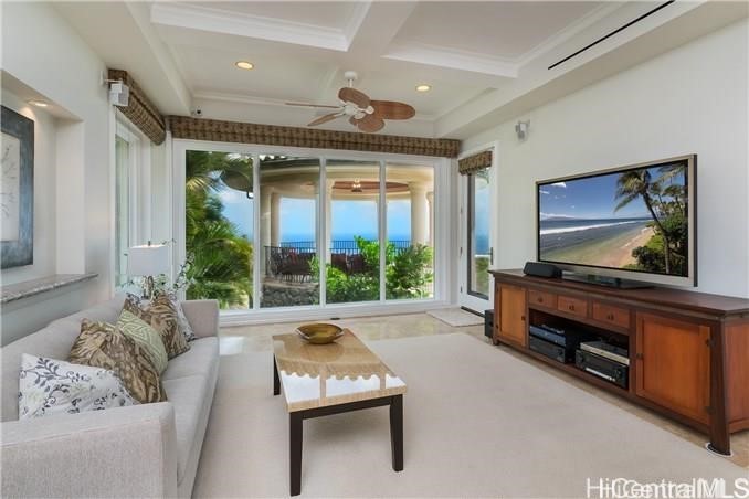 525 Moaniala Street Property Photo 9