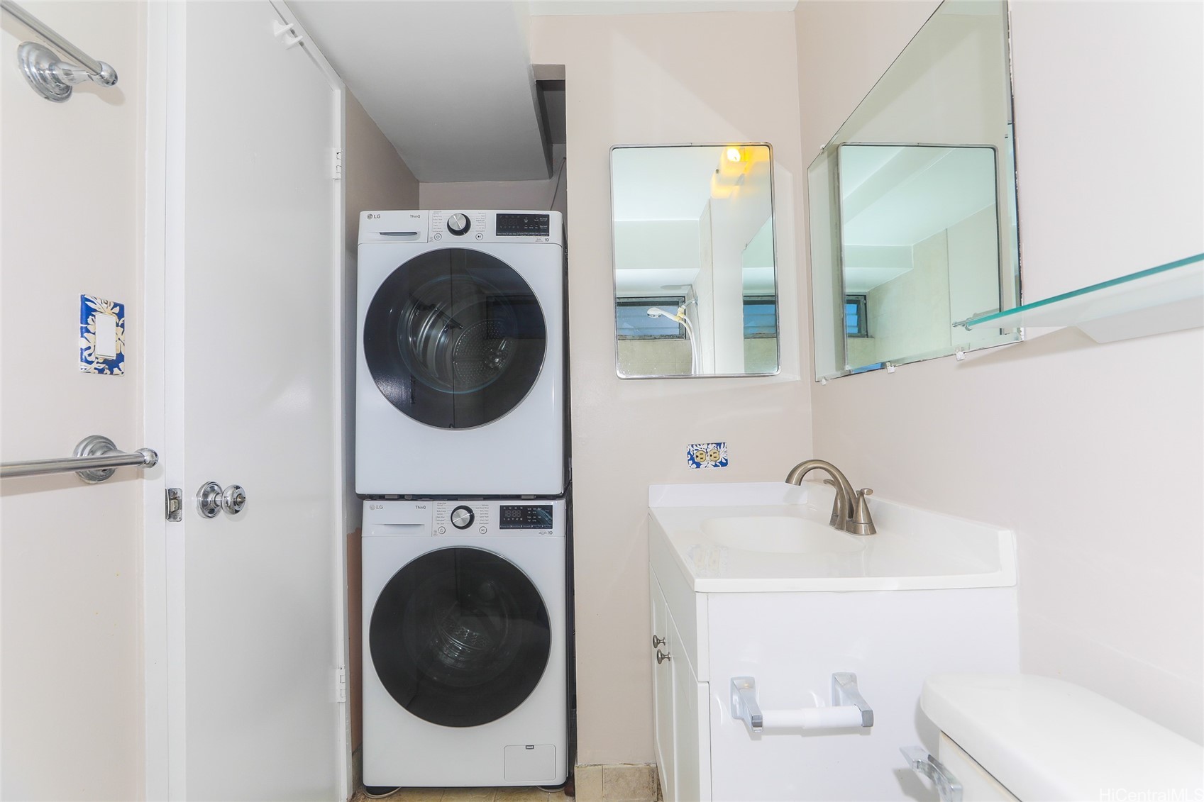 2525 Date Street 1501 Property Photo 16