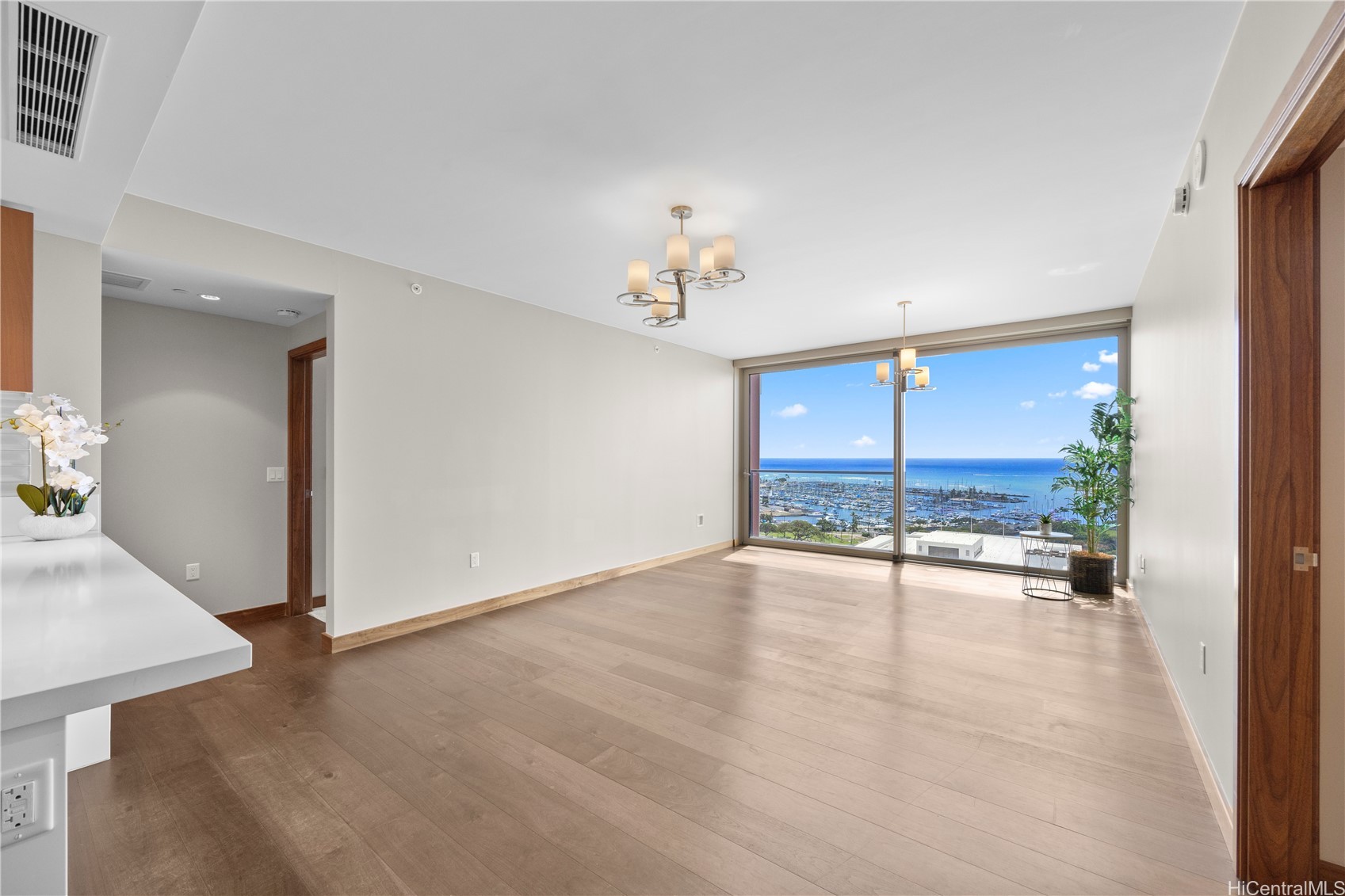 1555 Kapiolani Boulevard 1706 Property Photo 2