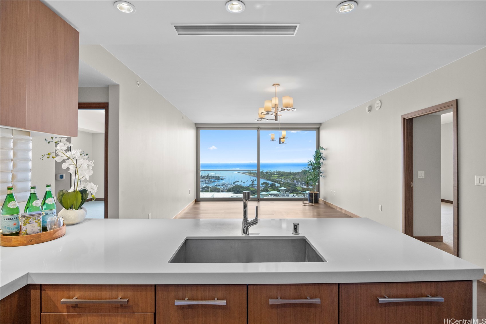 1555 Kapiolani Boulevard 1706 Property Photo 3