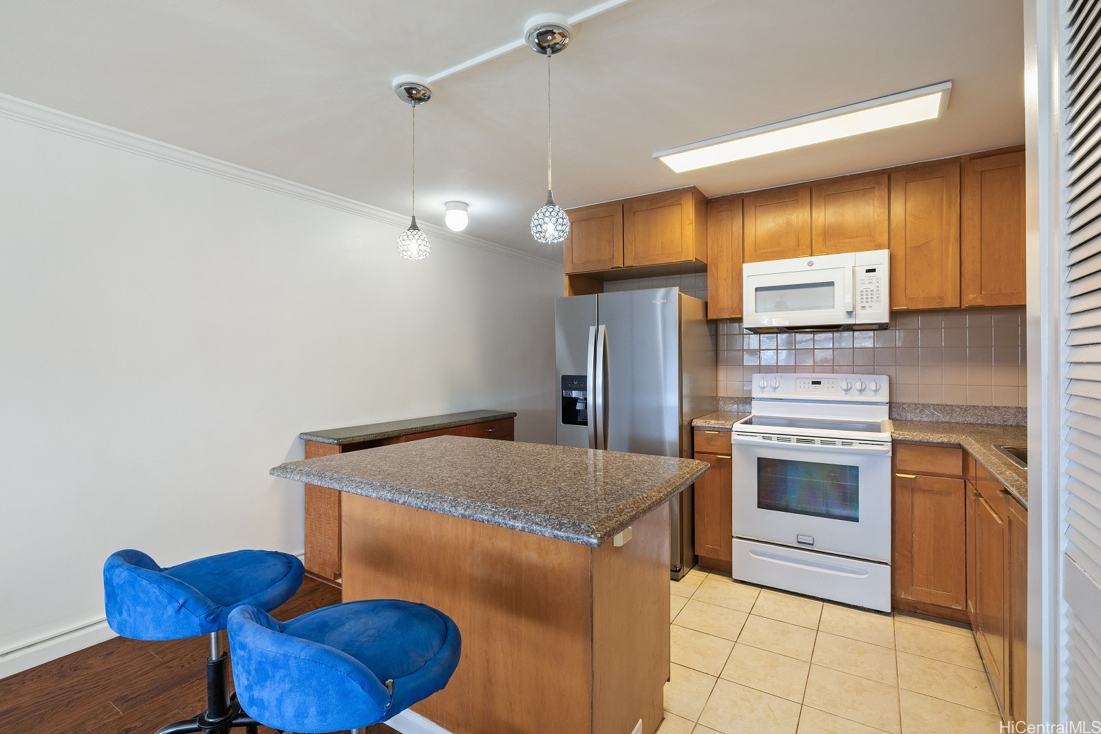1427 Alexander Street 207 Property Photo 5