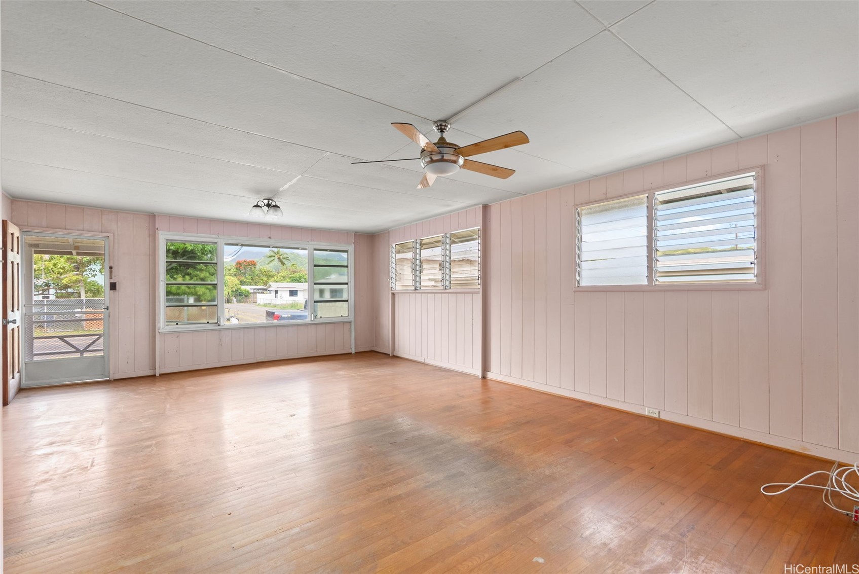 664 Kihapai Street Property Photo 2
