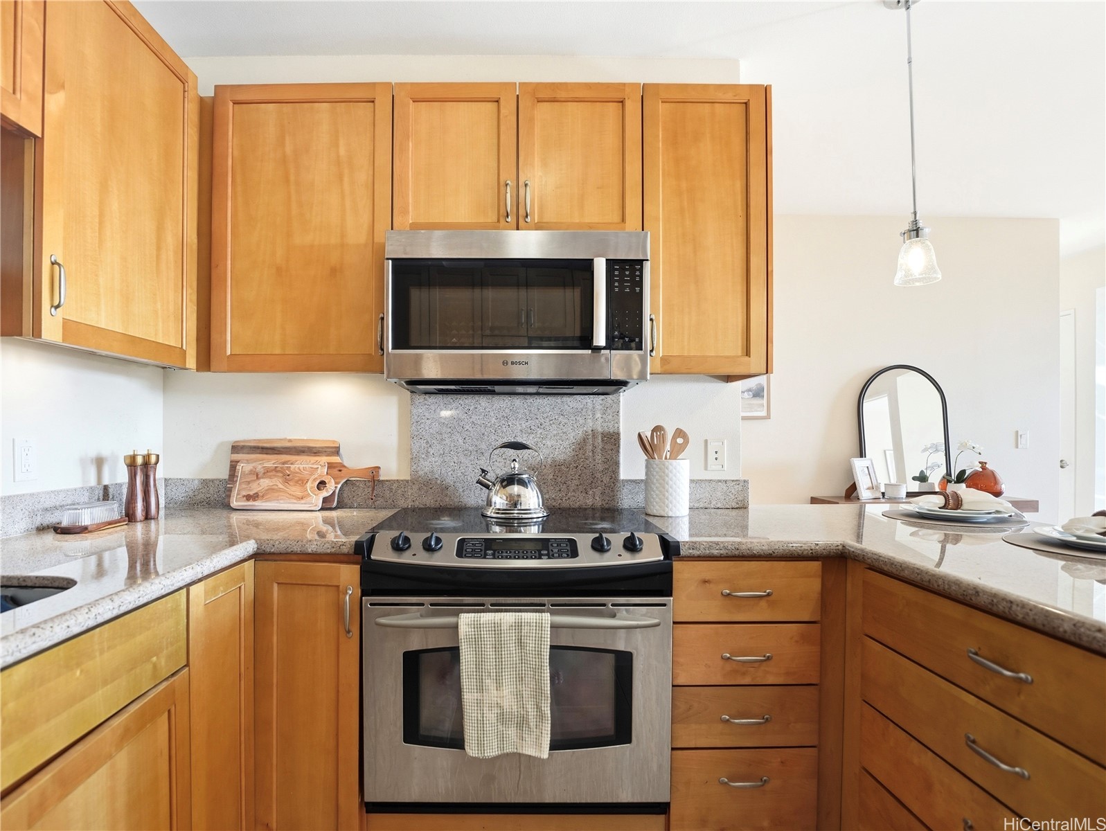 421 Olohana Street 2103 Property Photo 4