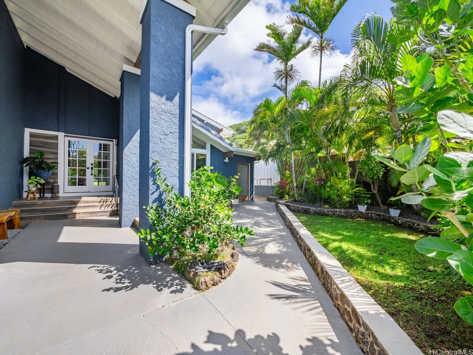 6815 Niumalu Loop Property Photo 3