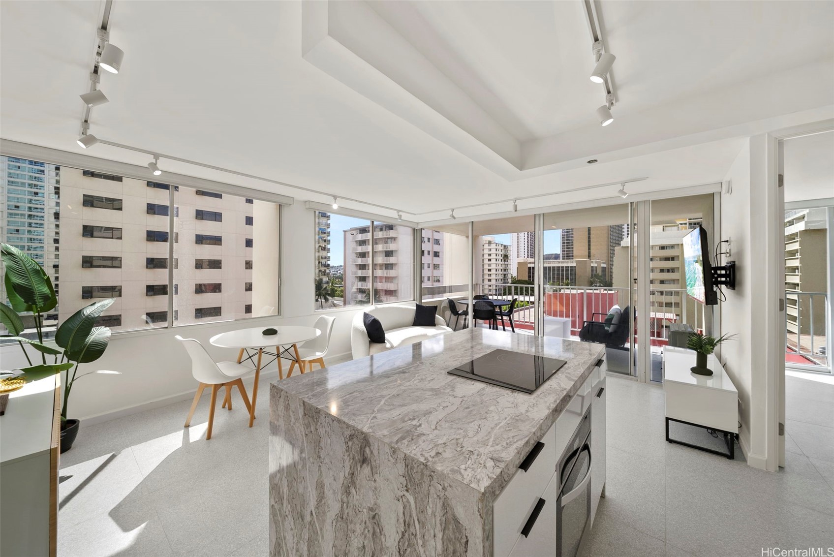 2427 Kuhio Avenue 807 Property Photo 3