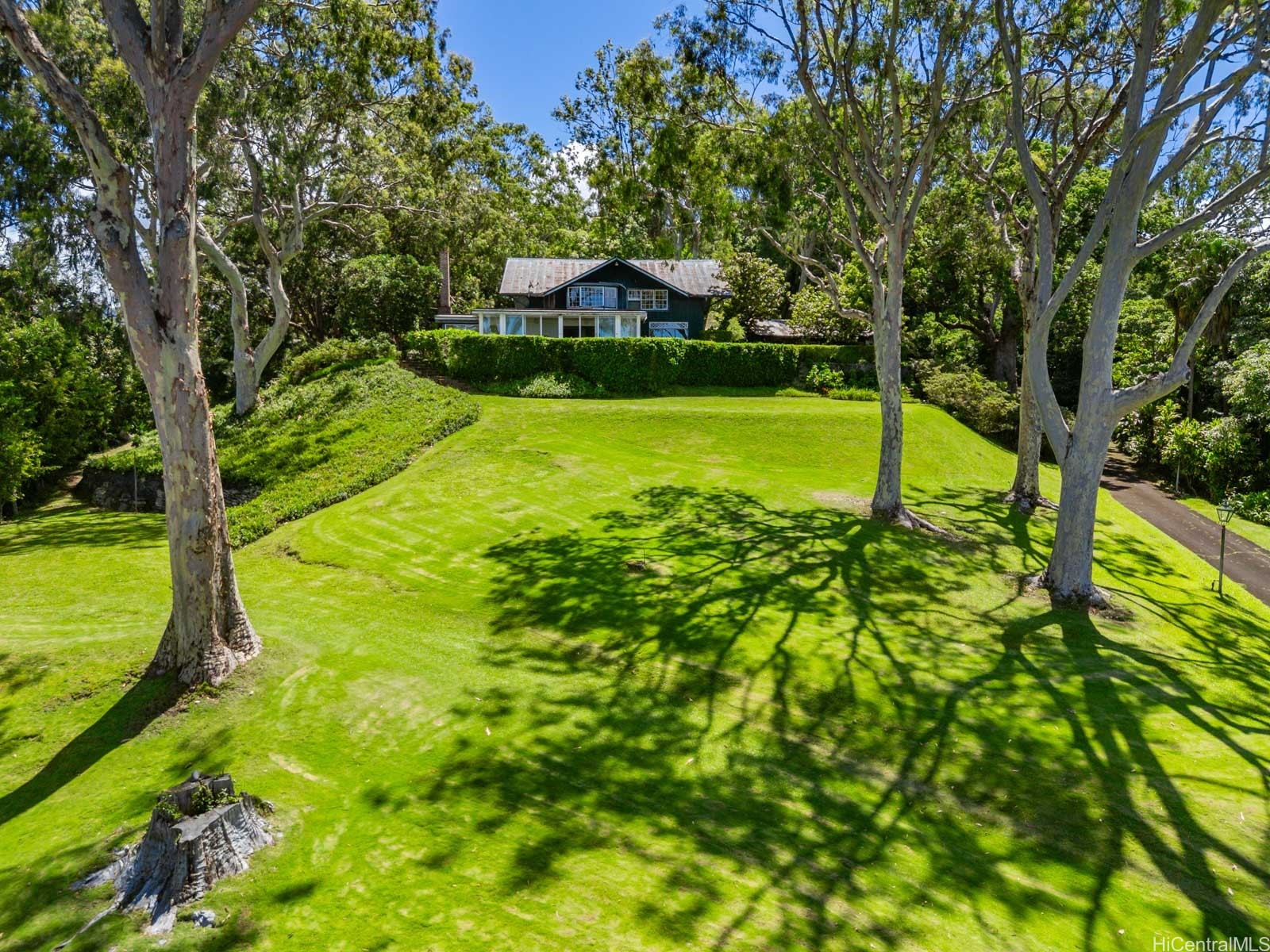 3330 Tantalus Drive Property Photo 4