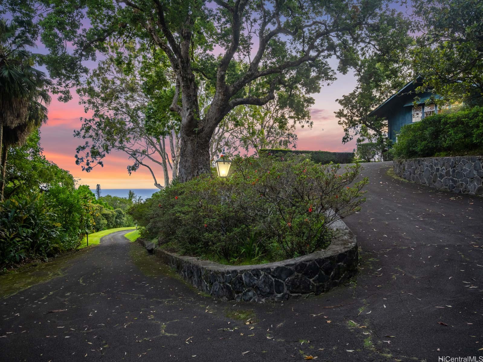 3330 Tantalus Drive Property Photo 6