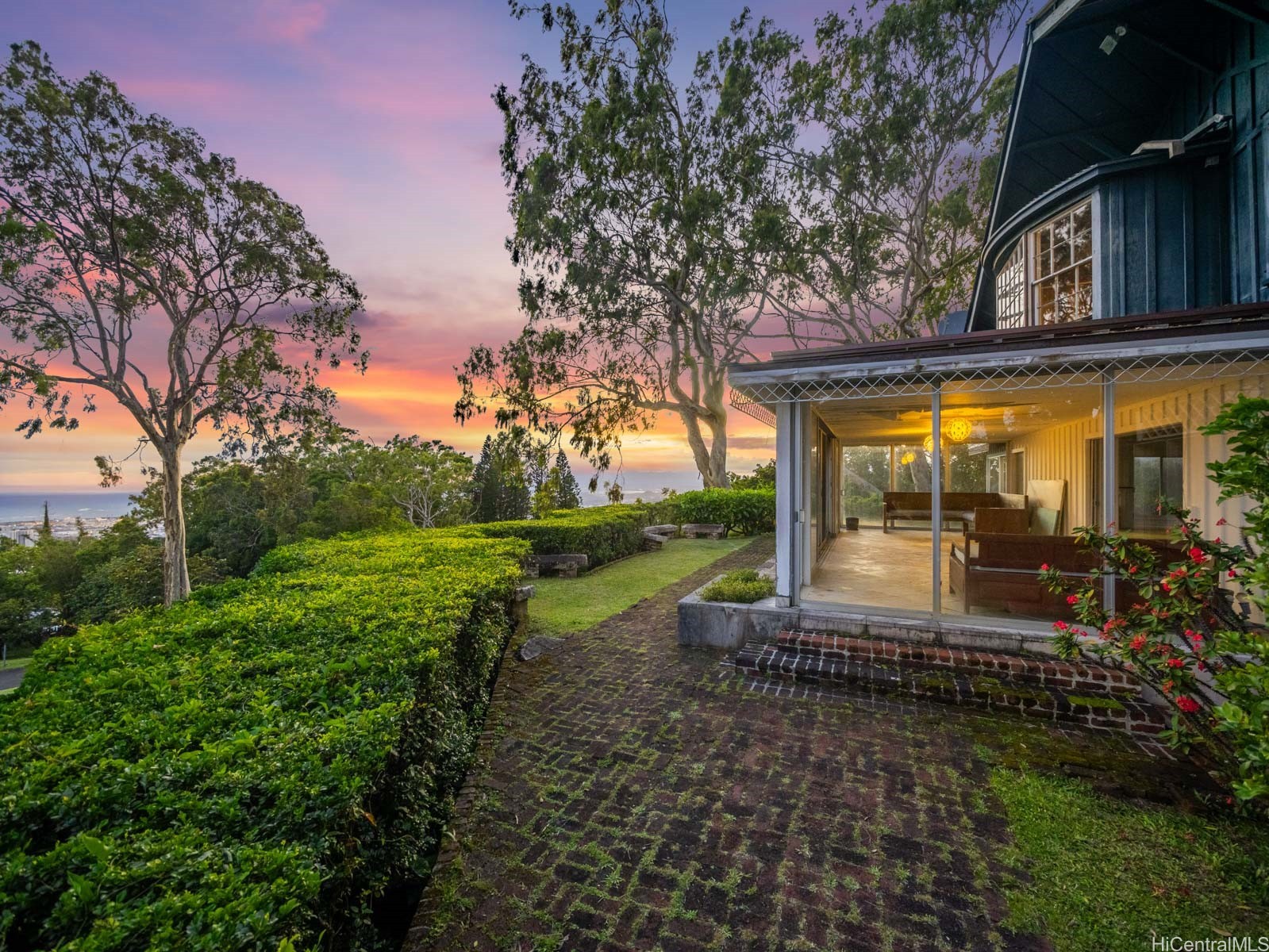 3330 Tantalus Drive Property Photo 10