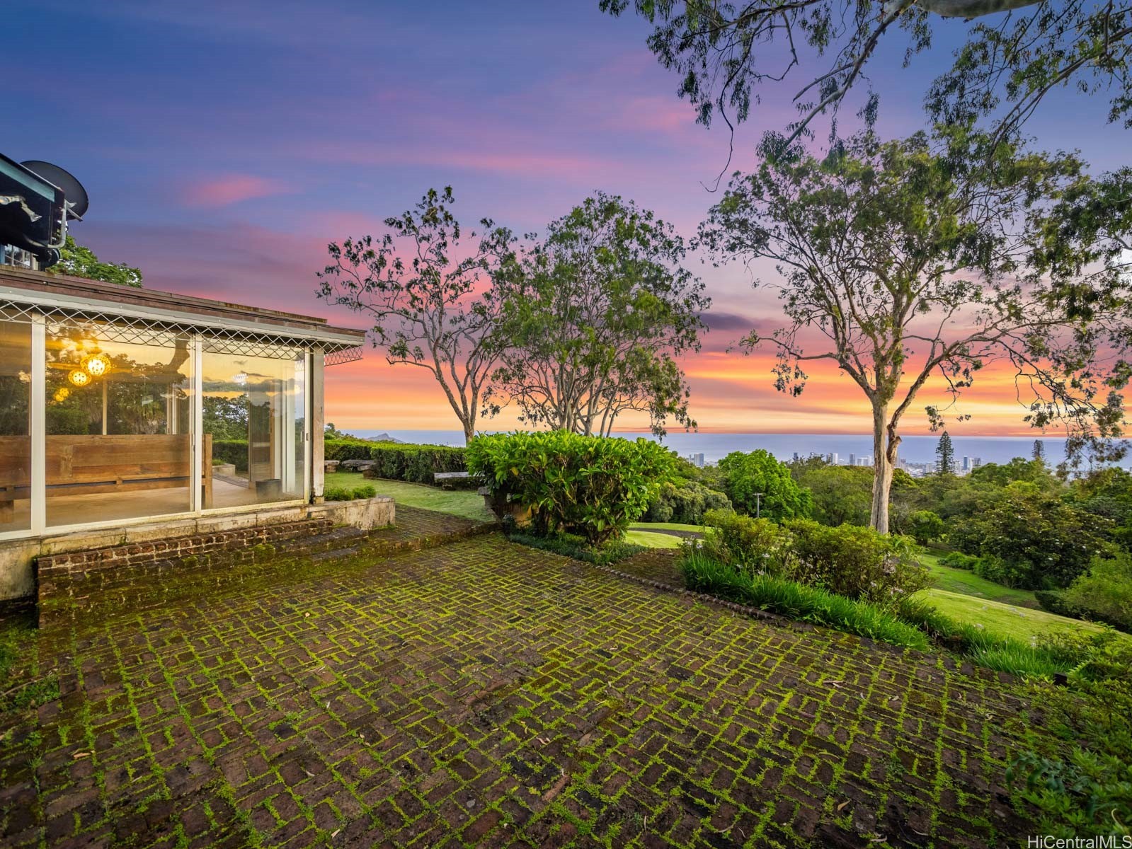 3330 Tantalus Drive Property Photo 11