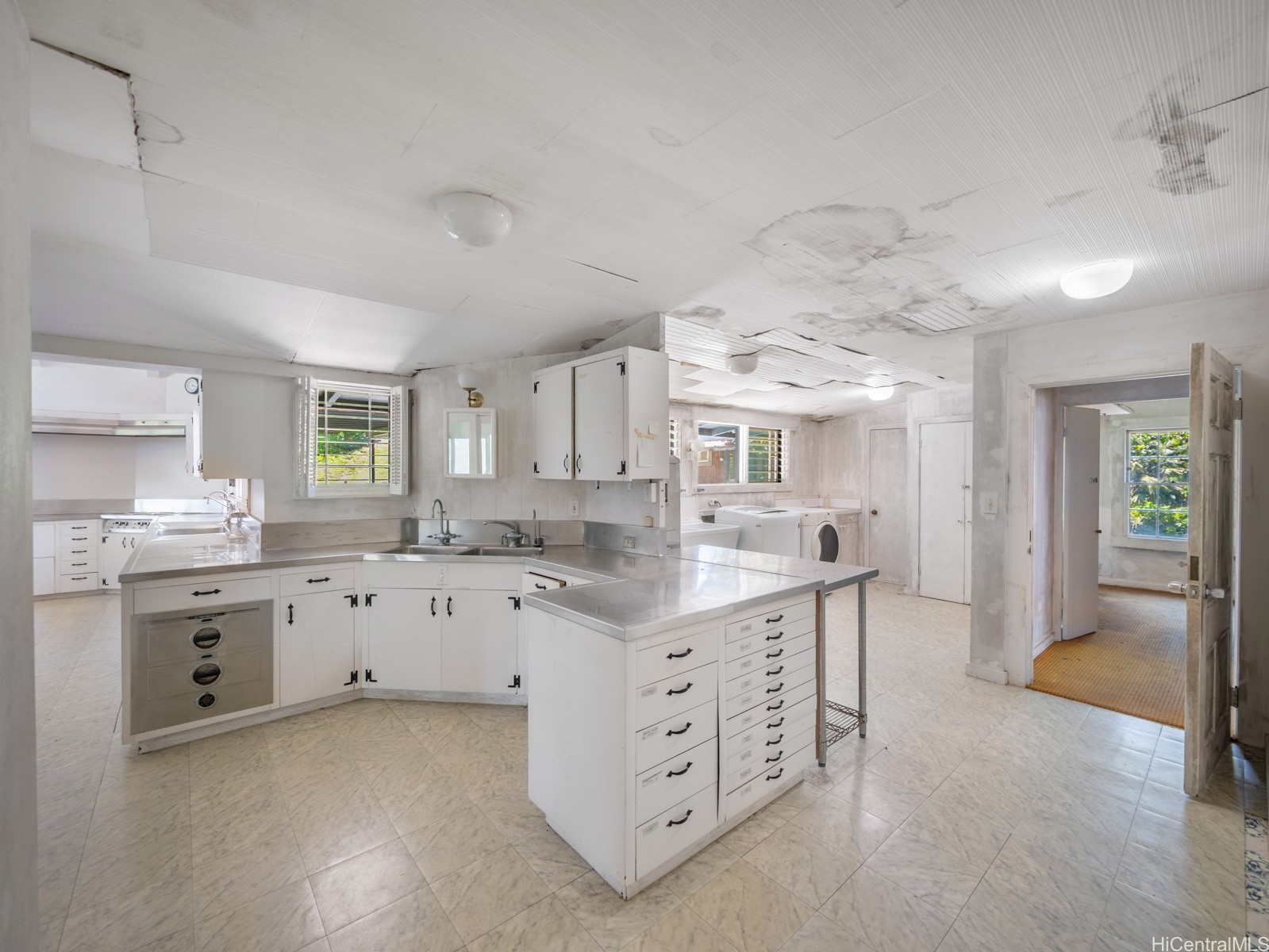 3330 Tantalus Drive Property Photo 19
