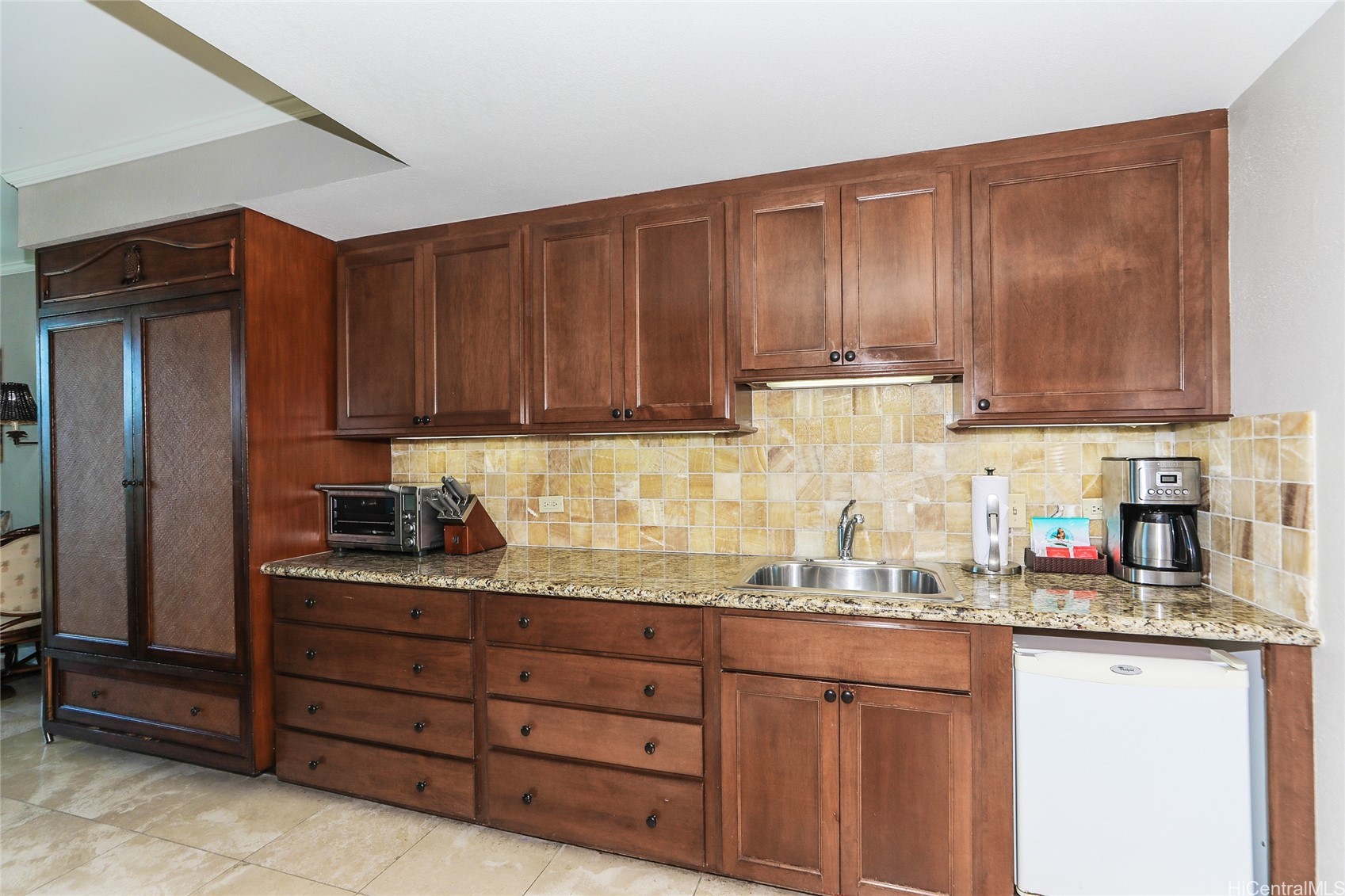 2045 Kalakaua Avenue 509 Property Photo 5