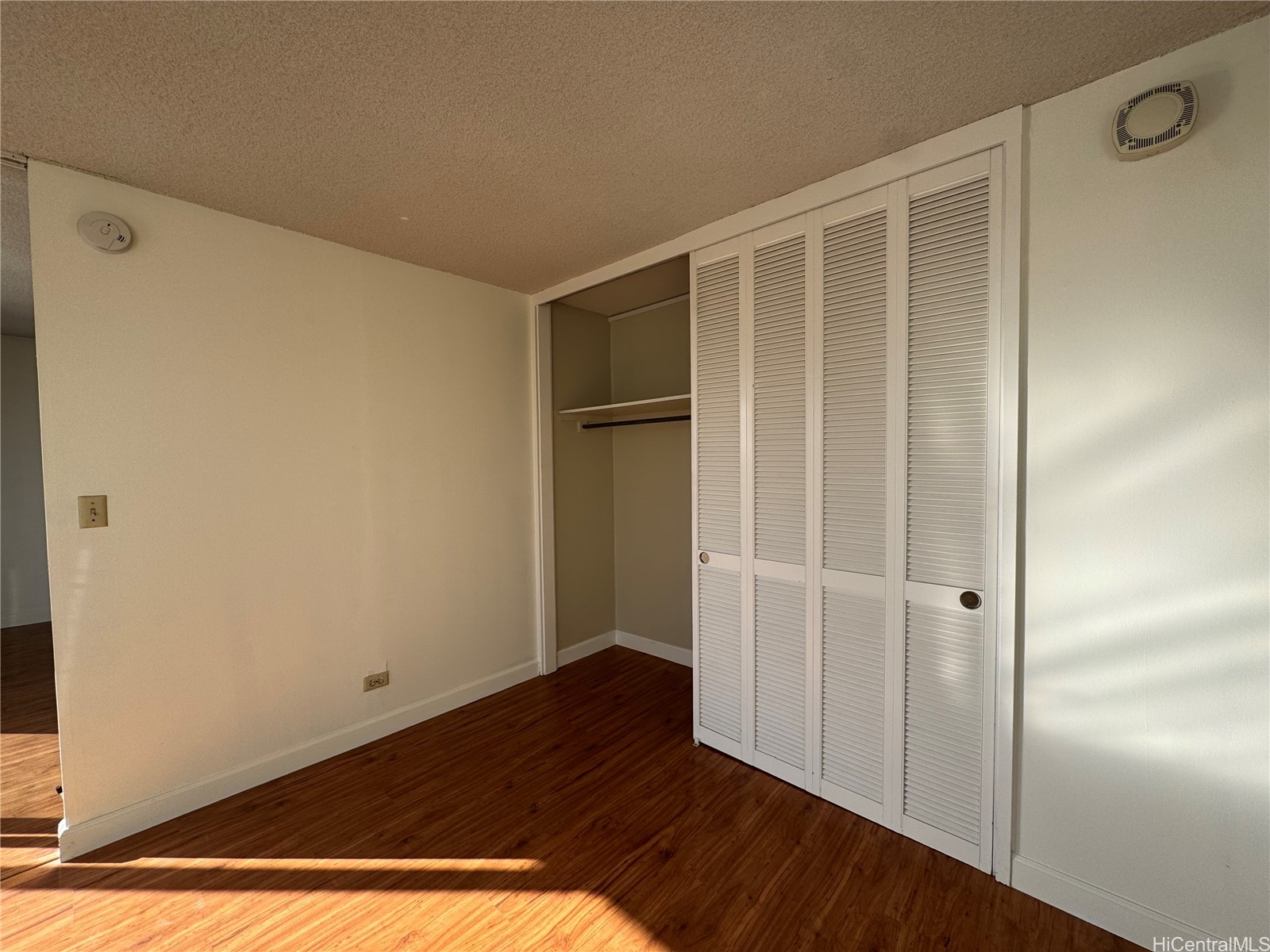 1515 Ward Avenue 1003 Property Photo 3