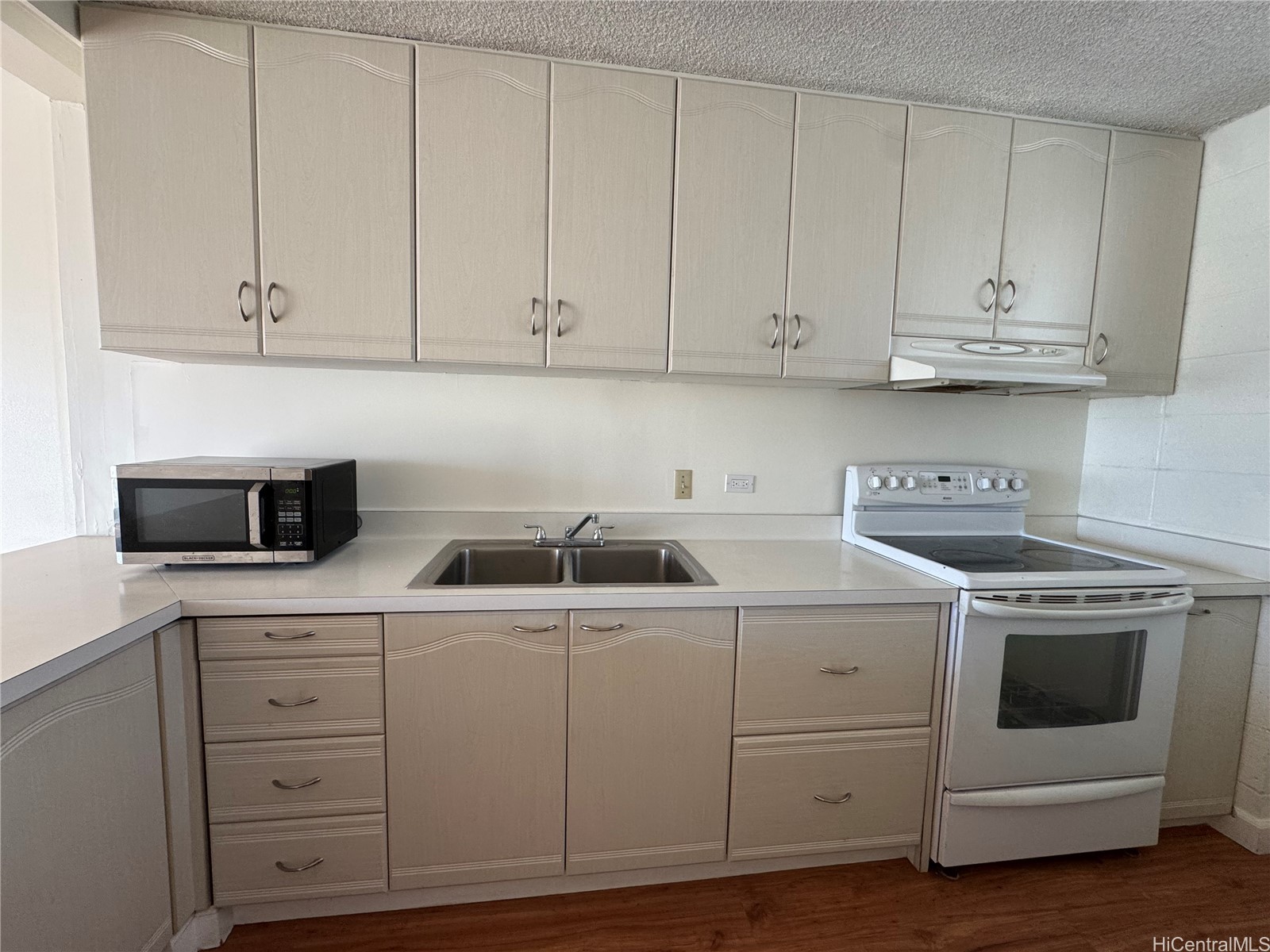 1515 Ward Avenue 1003 Property Photo 7