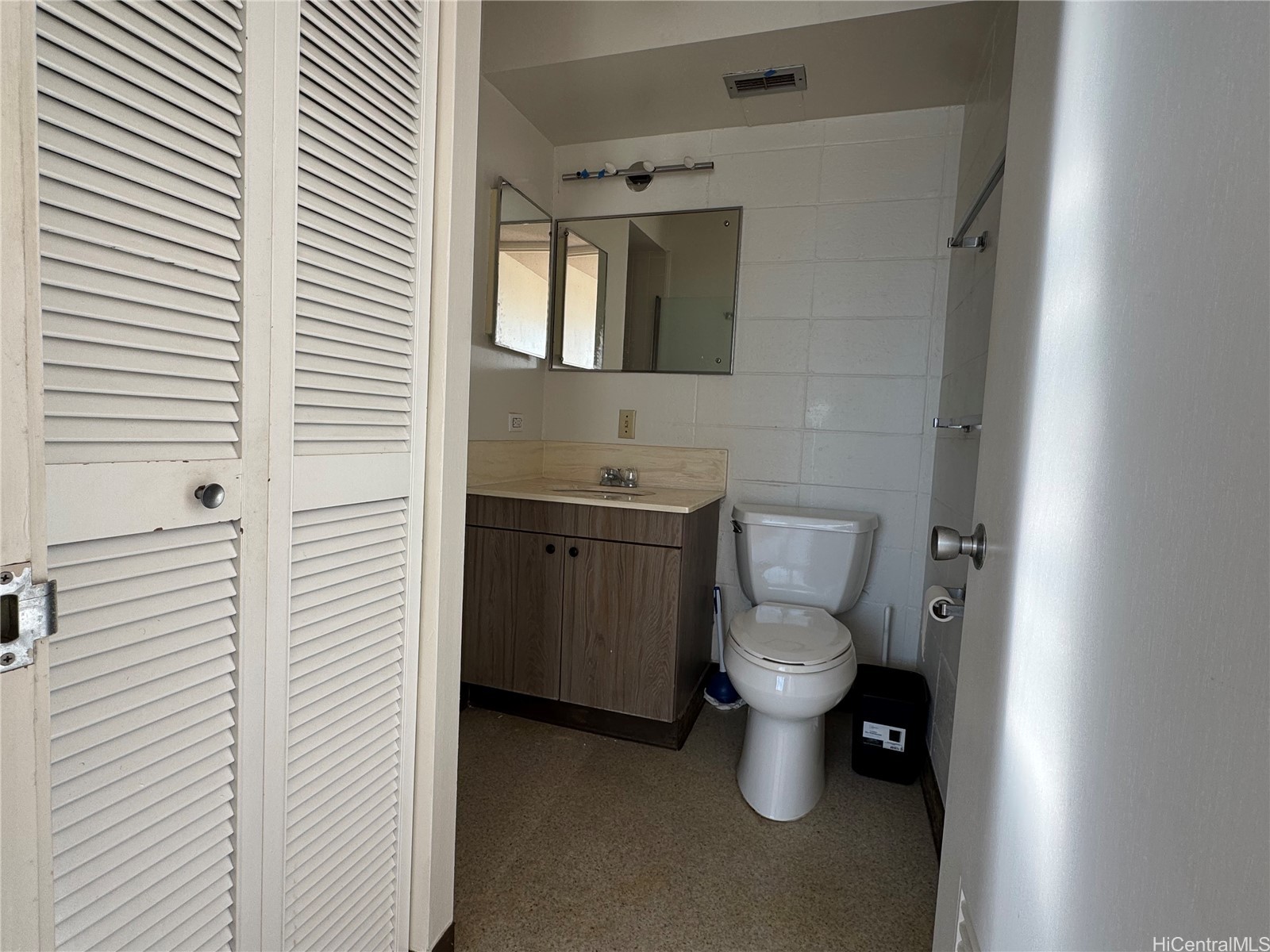 1515 Ward Avenue 1003 Property Photo 11