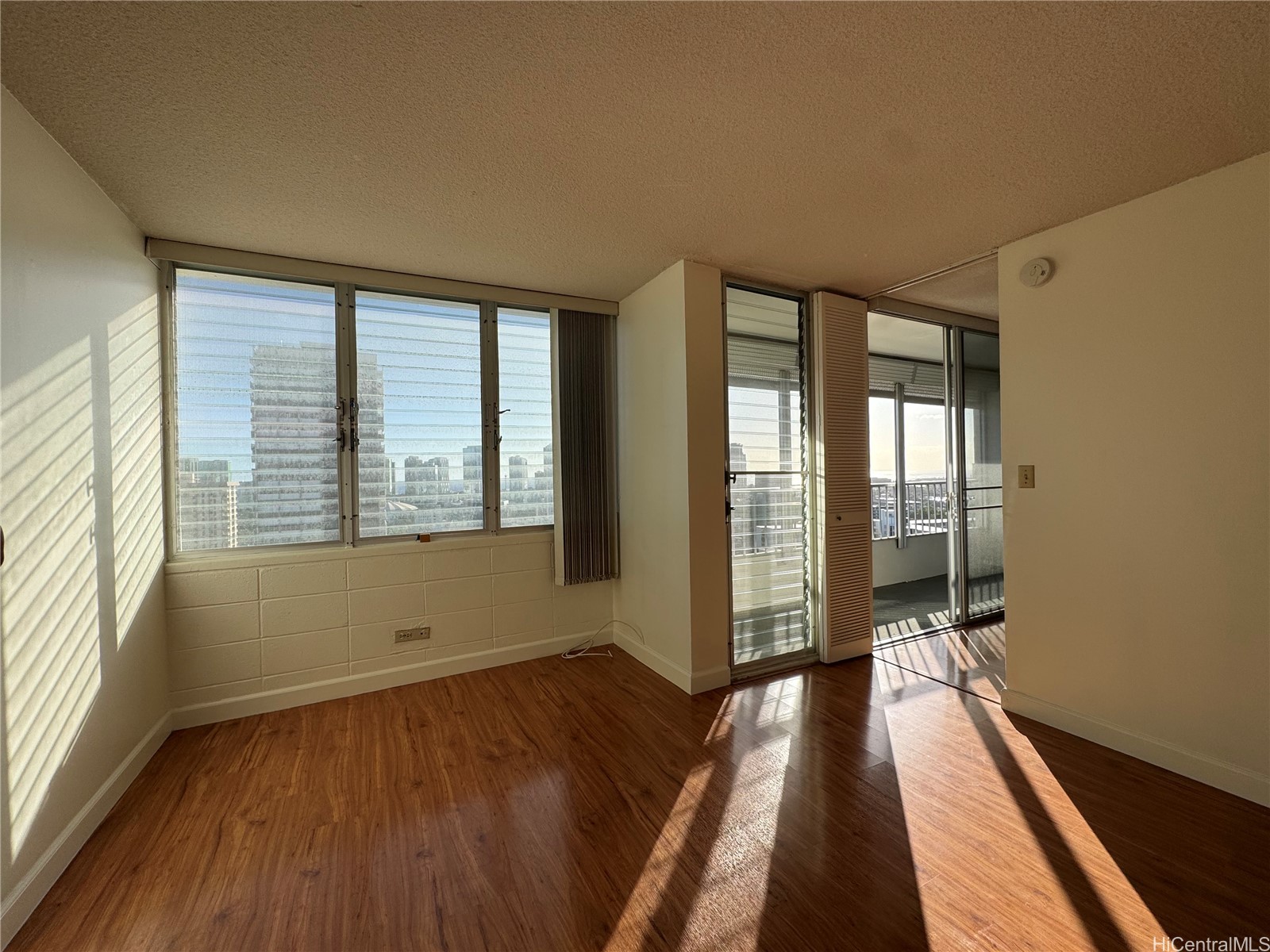1515 Ward Avenue 1003 Property Photo 12