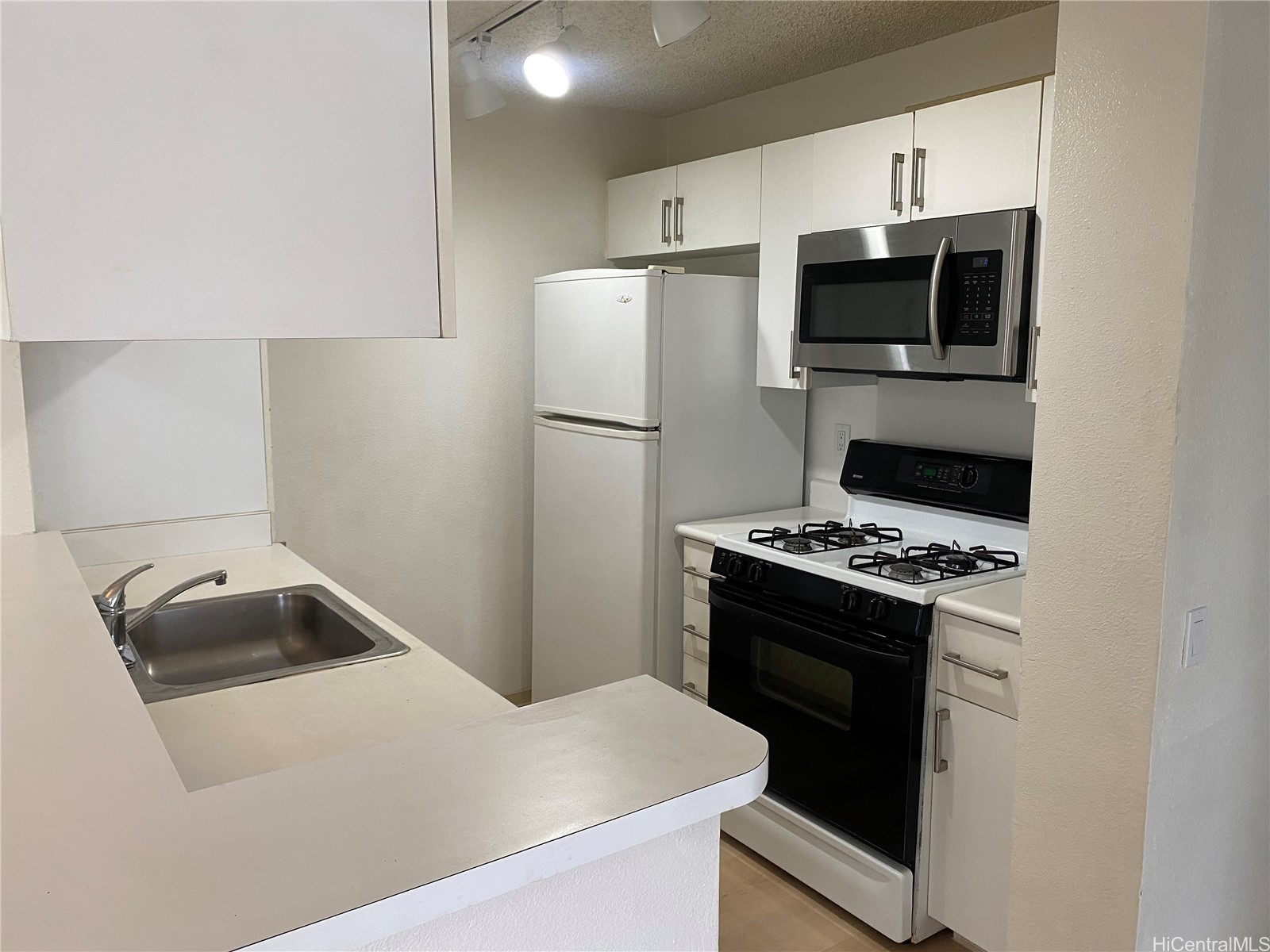 91-238 Hanapouli Circle 27h Property Photo 4