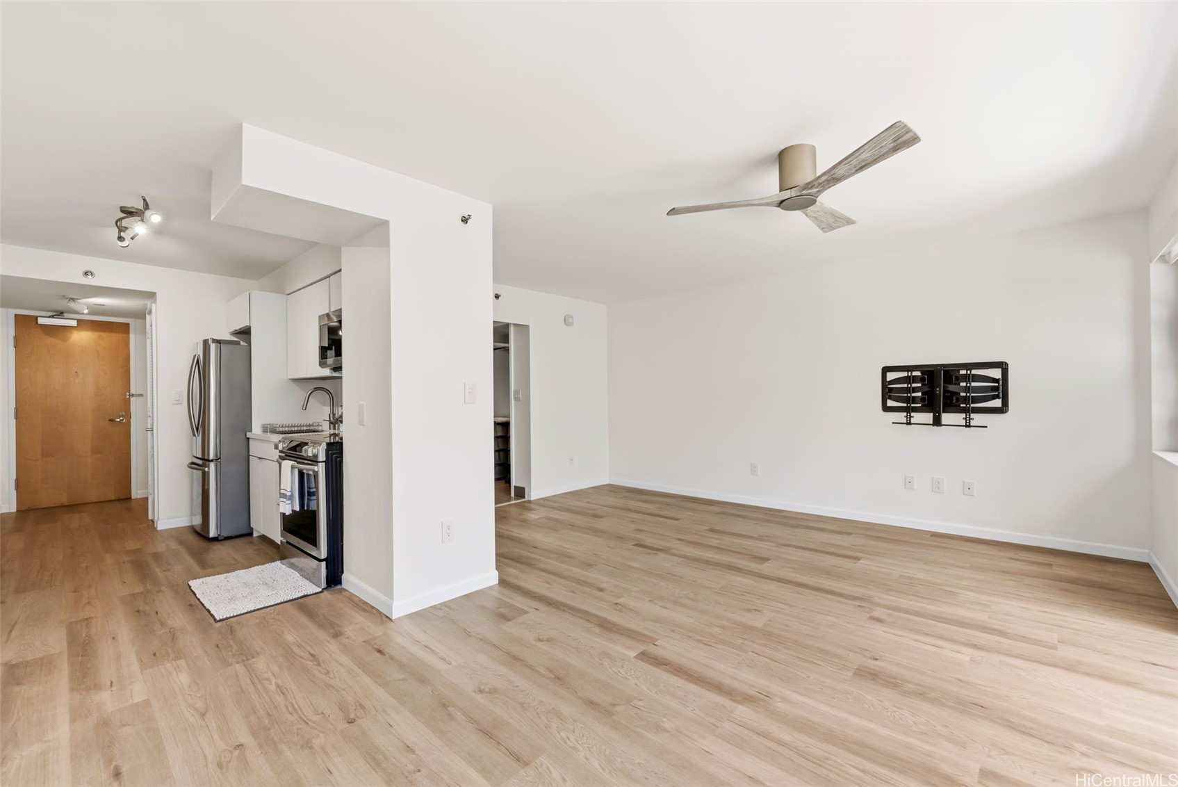 545 Queen Street 543 Property Photo 4