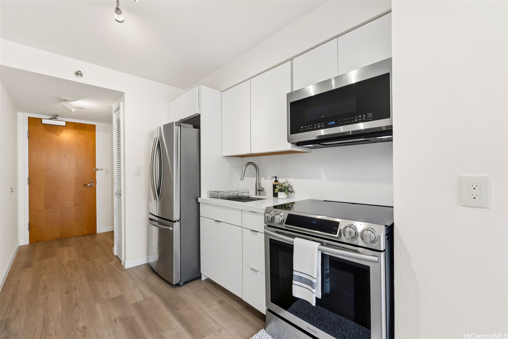 545 Queen Street 543 Property Photo 6