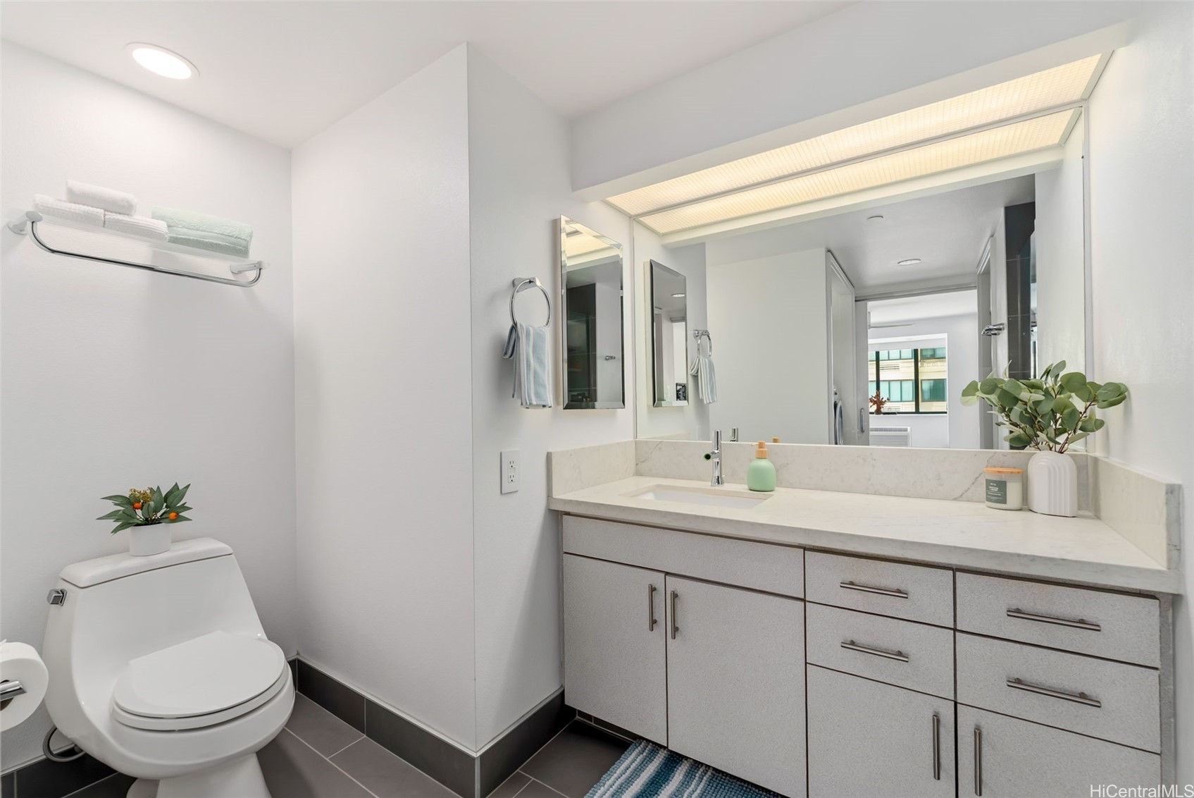 545 Queen Street 543 Property Photo 11