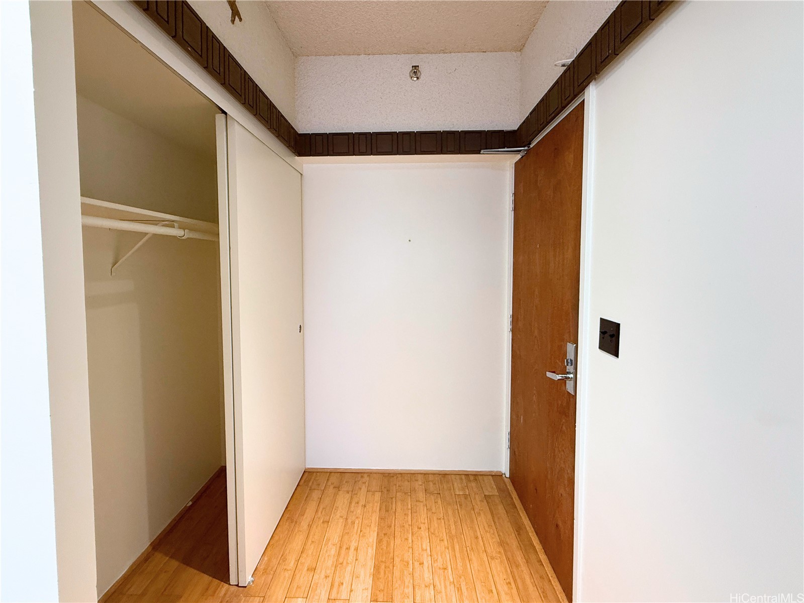 1188 Bishop Street 1301 Property Photo 3