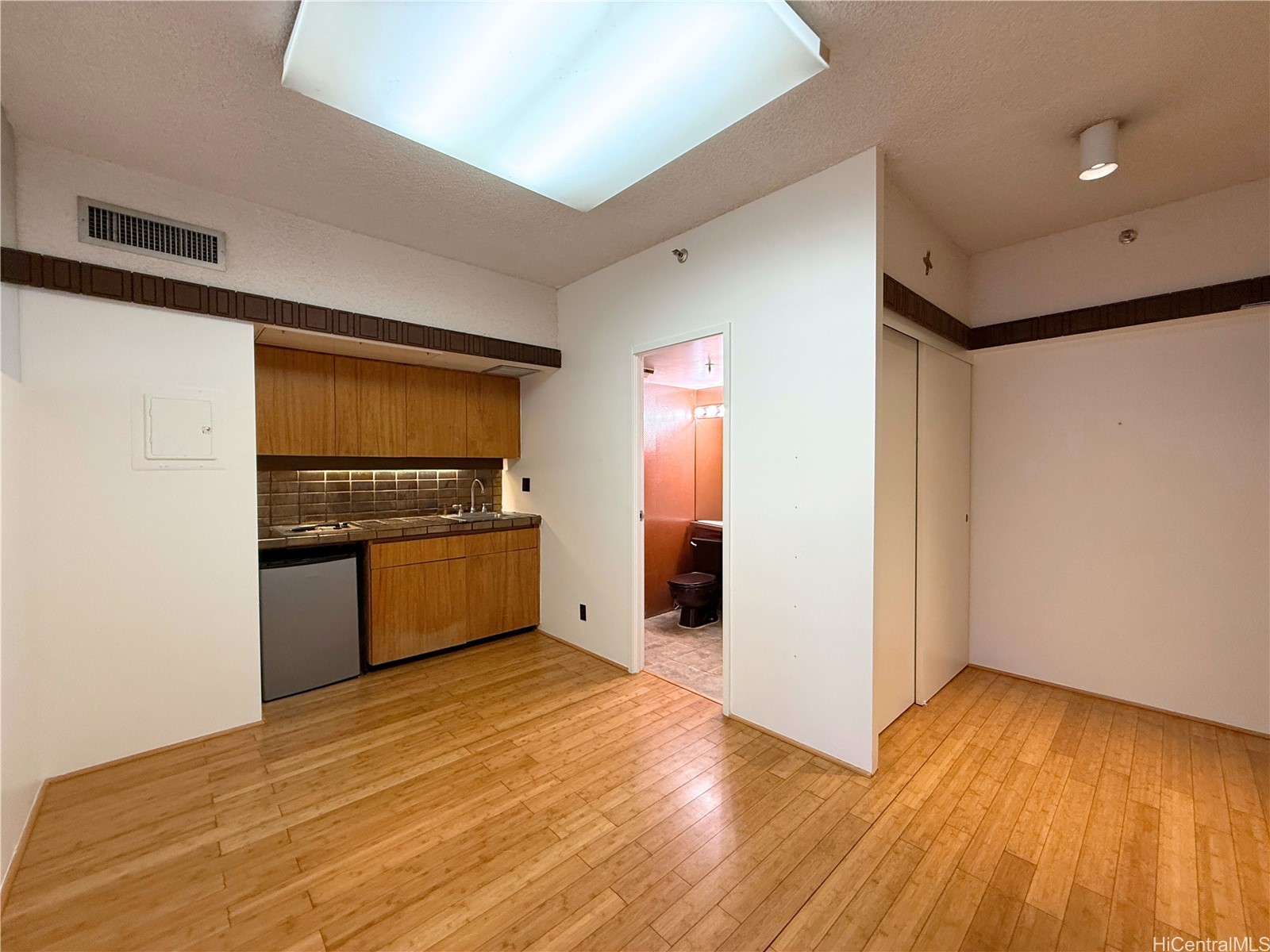 1188 Bishop Street 1301 Property Photo 4