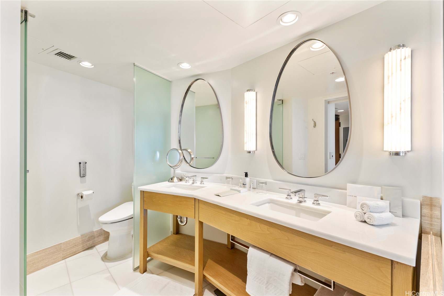 383 Kalaimoku Street 2012 Property Photo 14