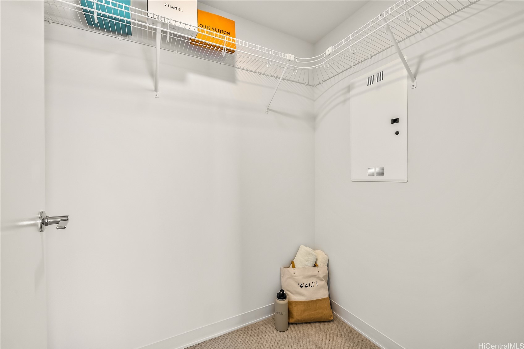 987 Queen Street 3517 Property Photo 15