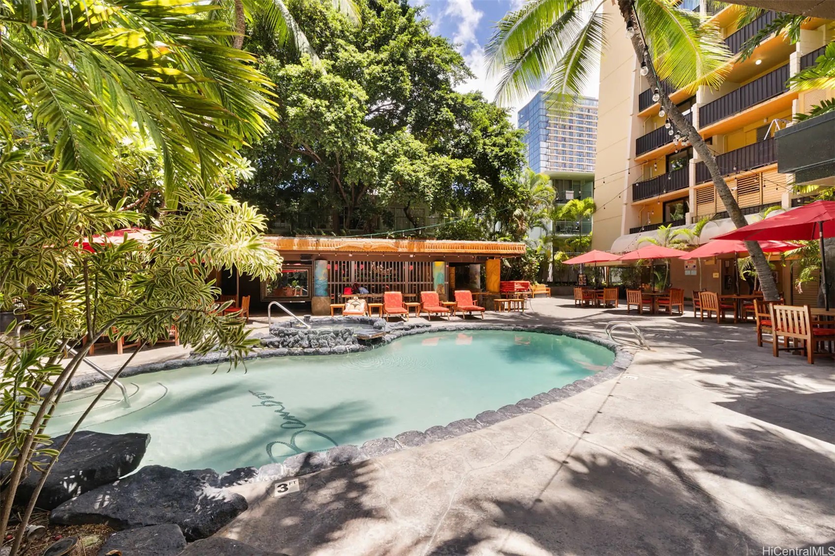 2425 Kuhio Avenue 404 Property Photo 9