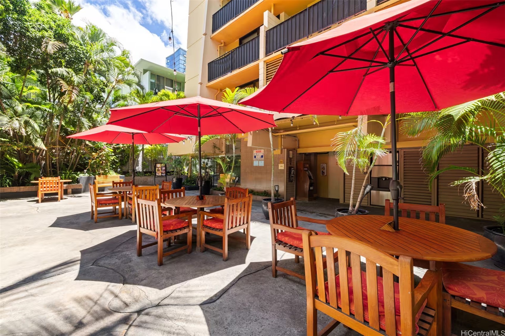 2425 Kuhio Avenue 404 Property Photo 24