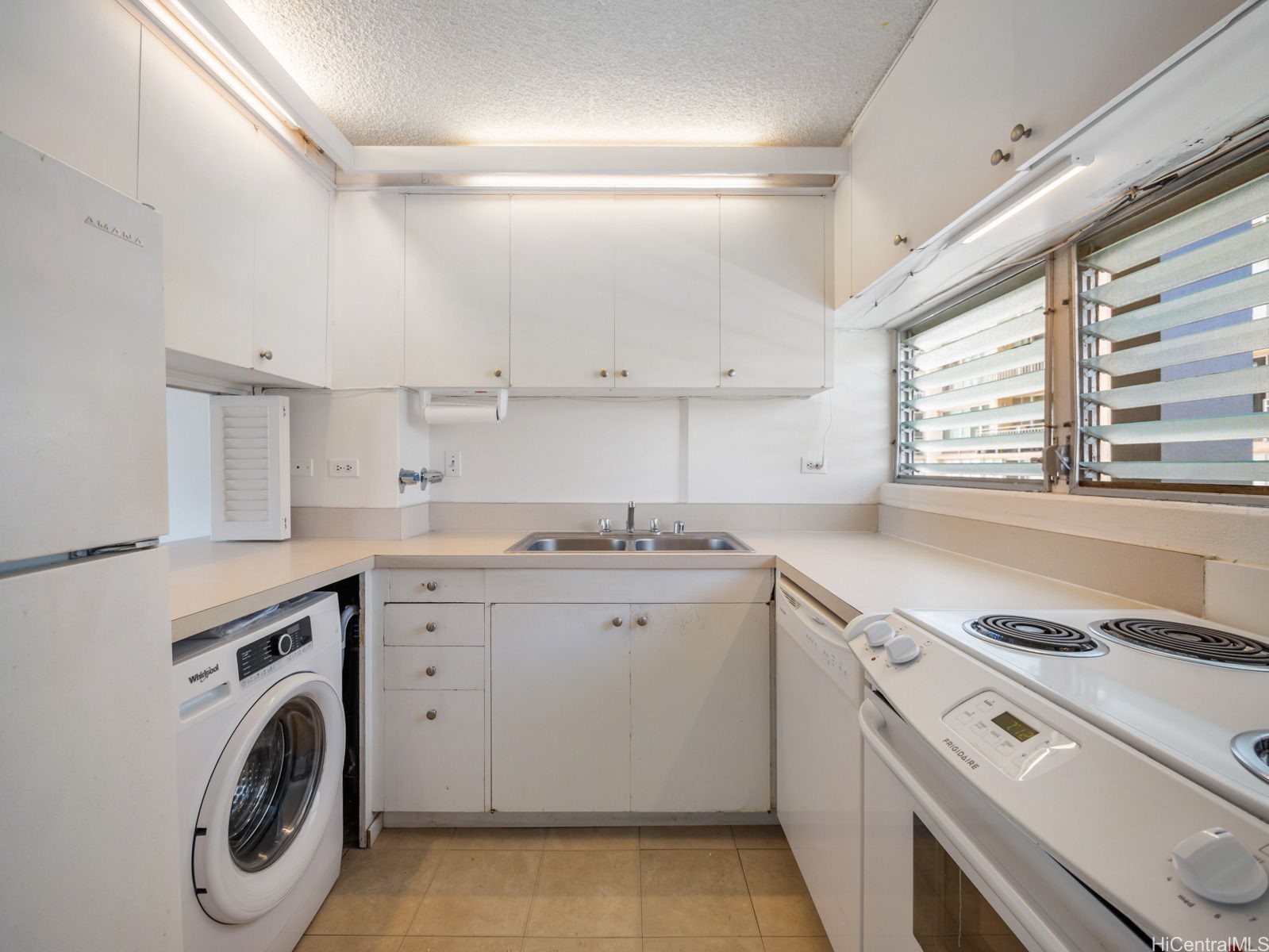 2421 Ala Wai Boulevard 1202 Property Photo 2