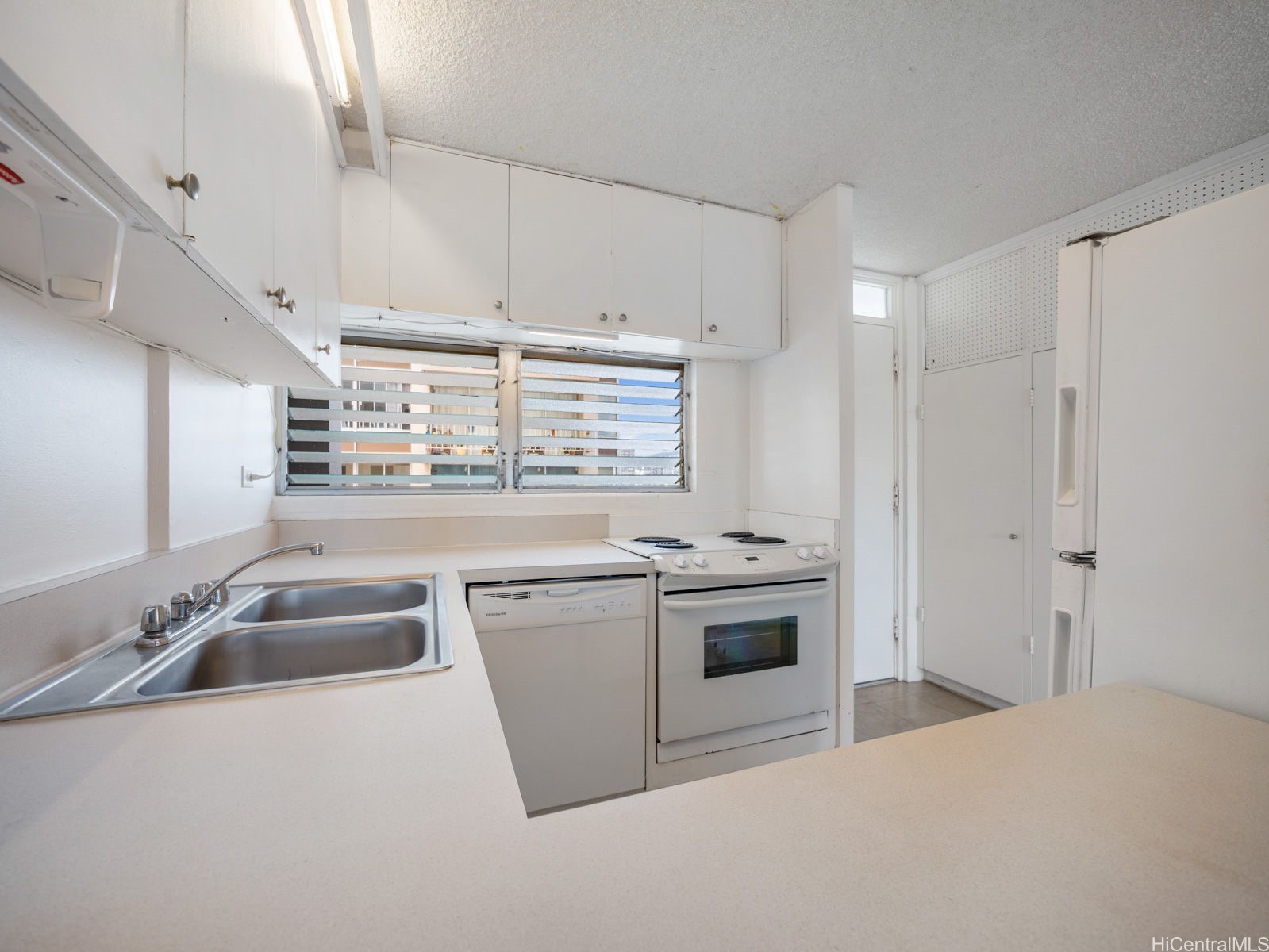 2421 Ala Wai Boulevard 1202 Property Photo 3