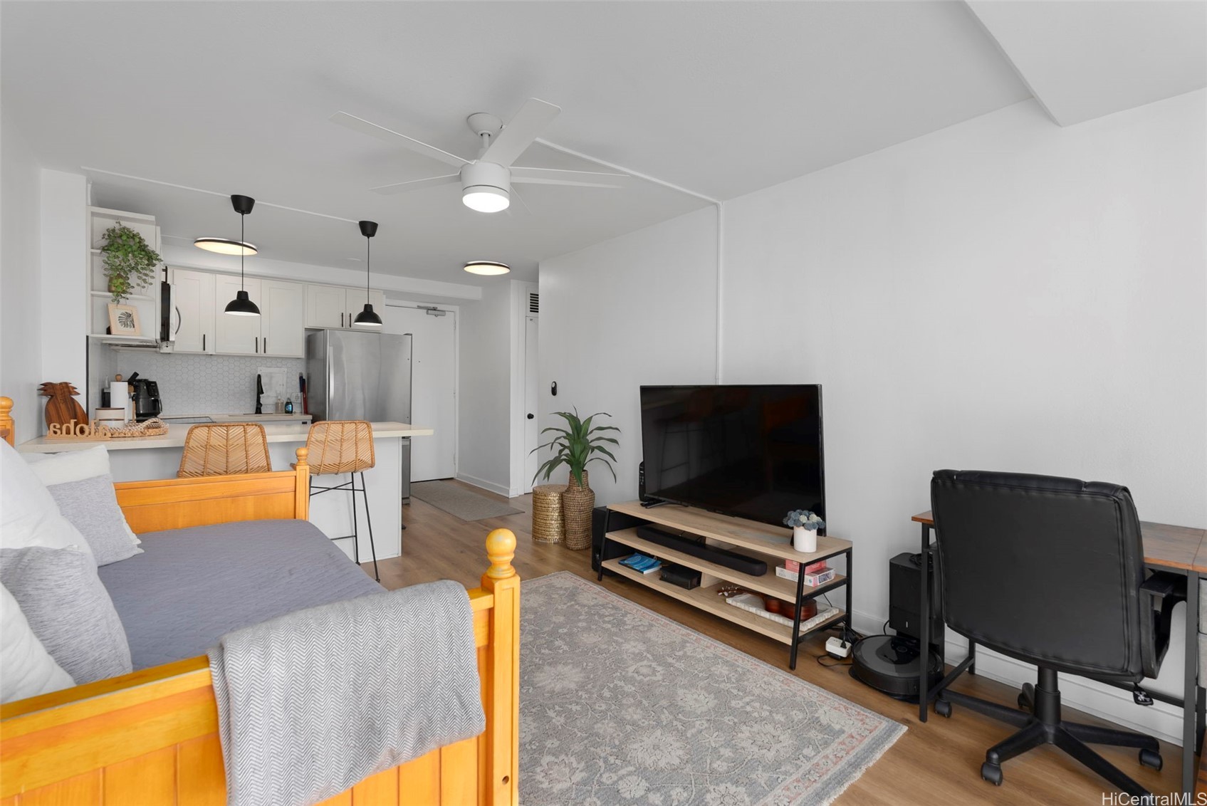 445 Kaiolu Street 609 Property Photo 4