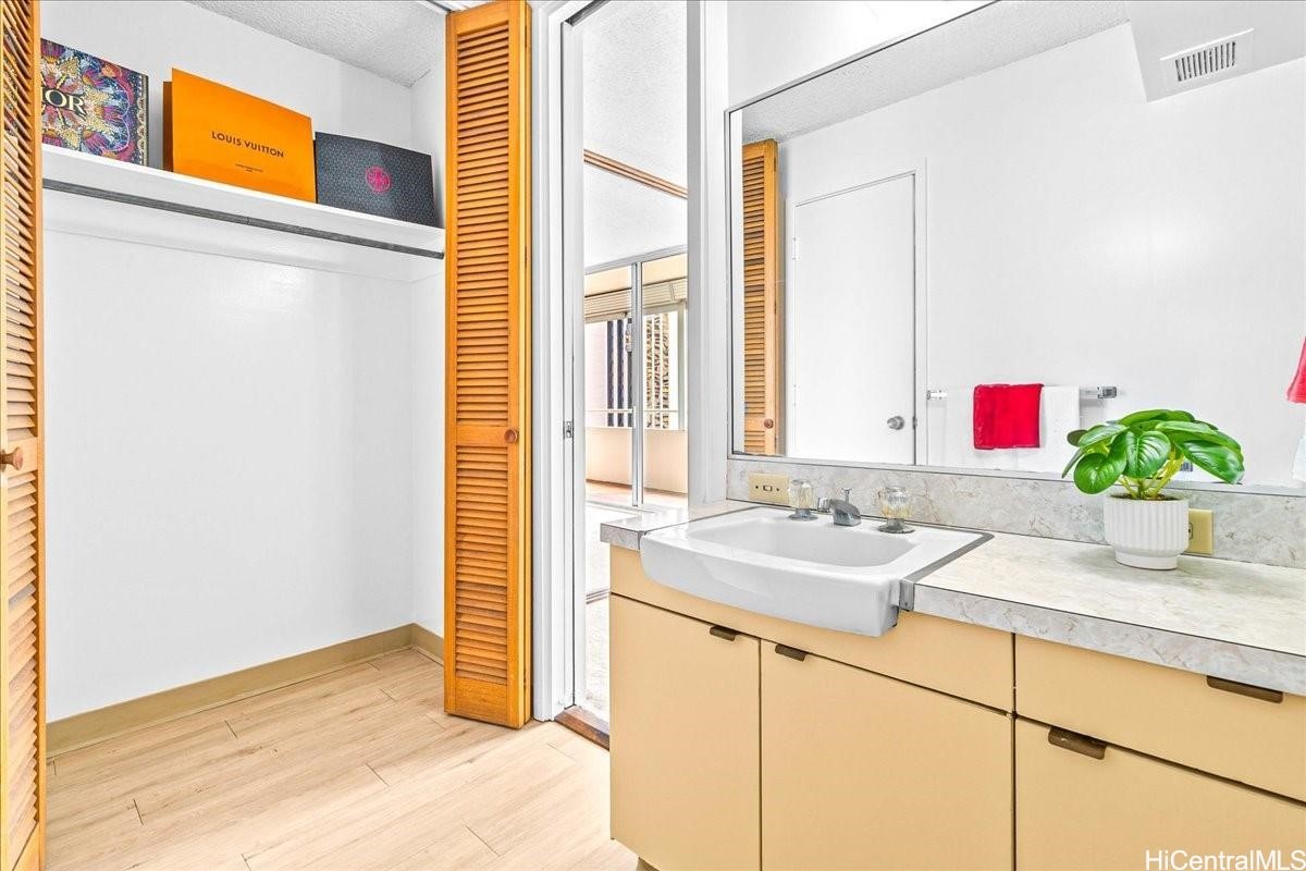 1676 Ala Moana Boulevard 1303 Property Photo 17