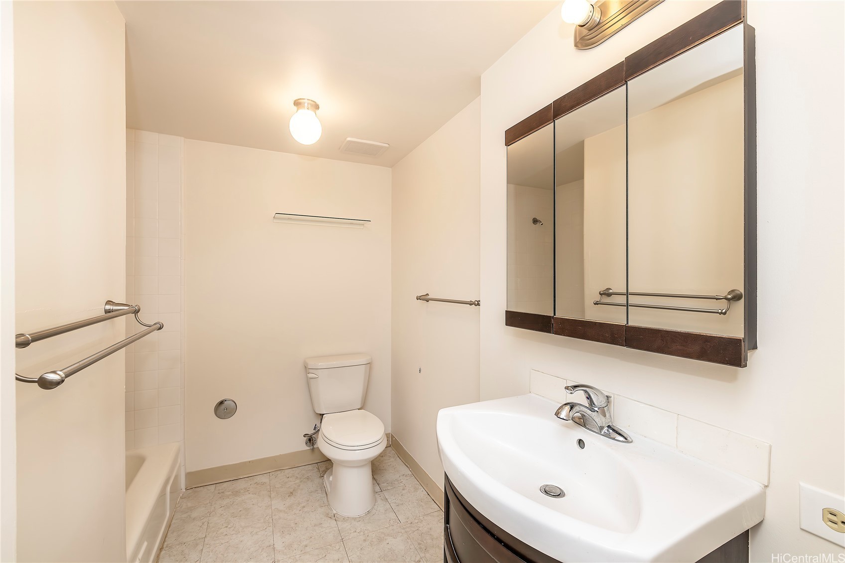 3350 Sierra Drive 305 Property Photo 12