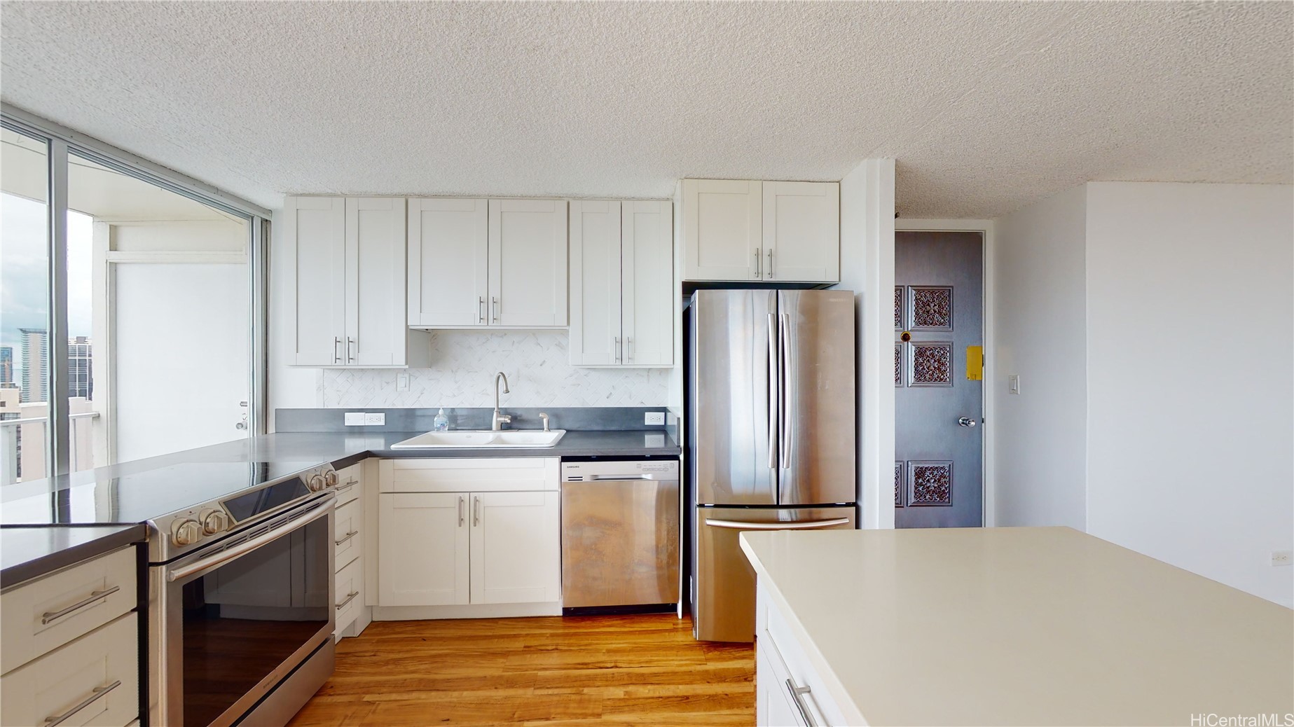 1425 Ward Avenue 23e Property Photo 2