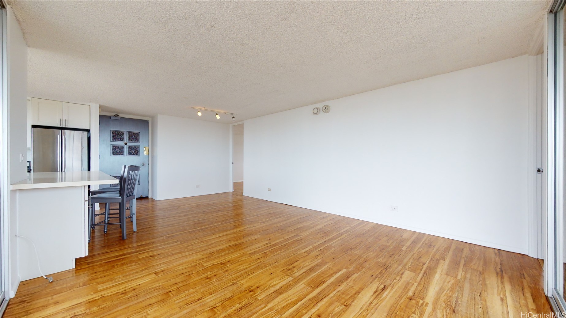 1425 Ward Avenue 23e Property Photo 3