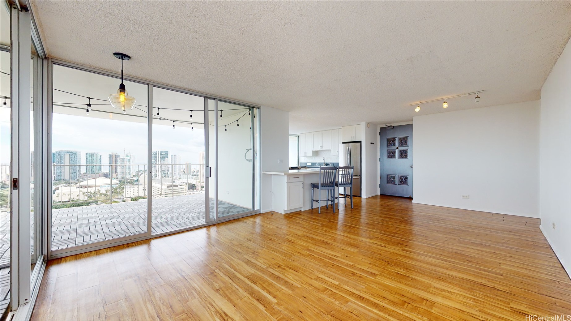1425 Ward Avenue 23e Property Photo 4