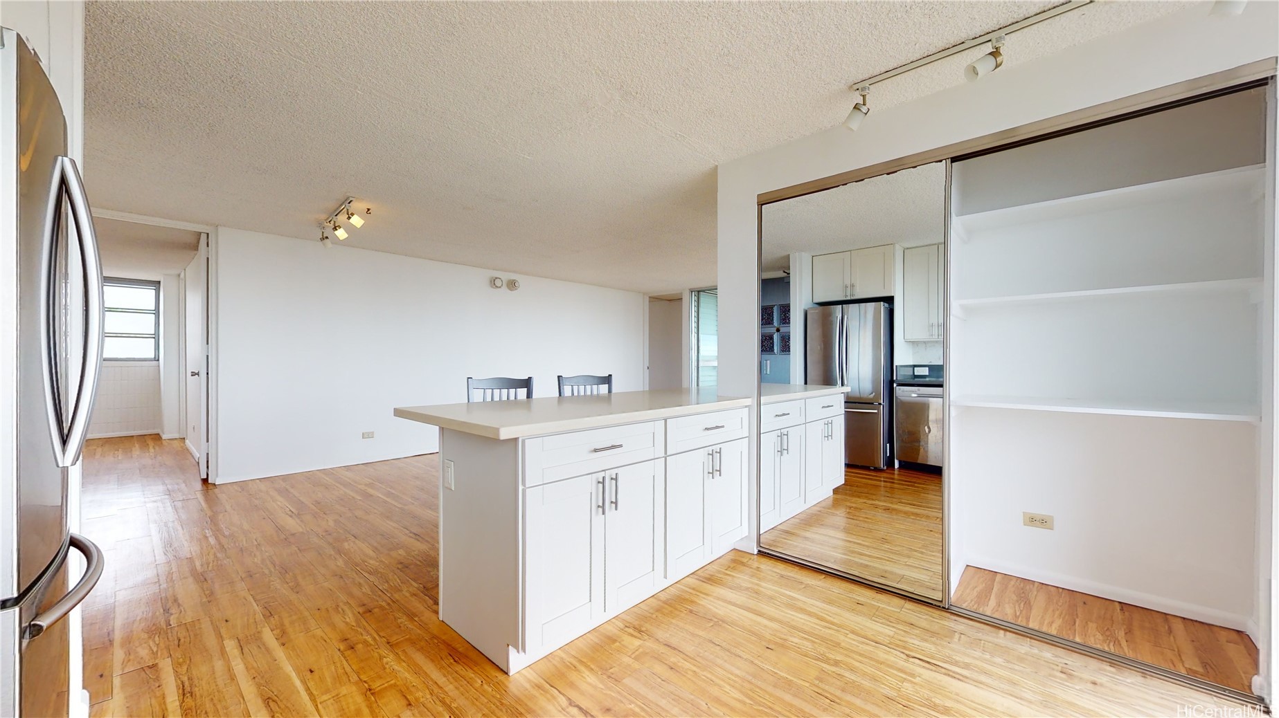 1425 Ward Avenue 23e Property Photo 6
