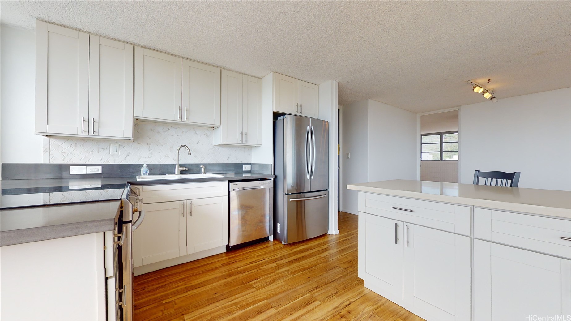 1425 Ward Avenue 23e Property Photo 9